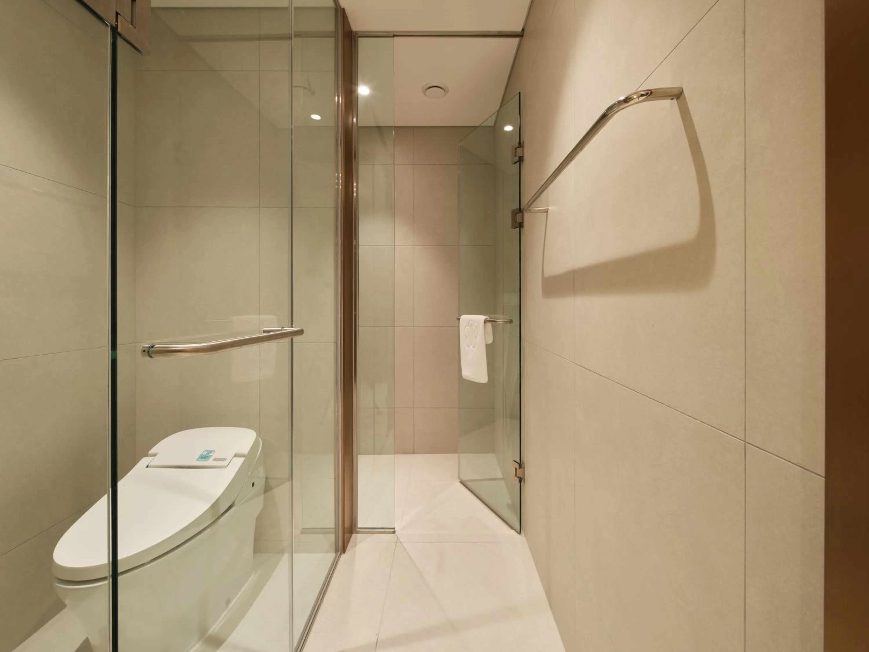 Shower in Stanford Hotel Myeongdong