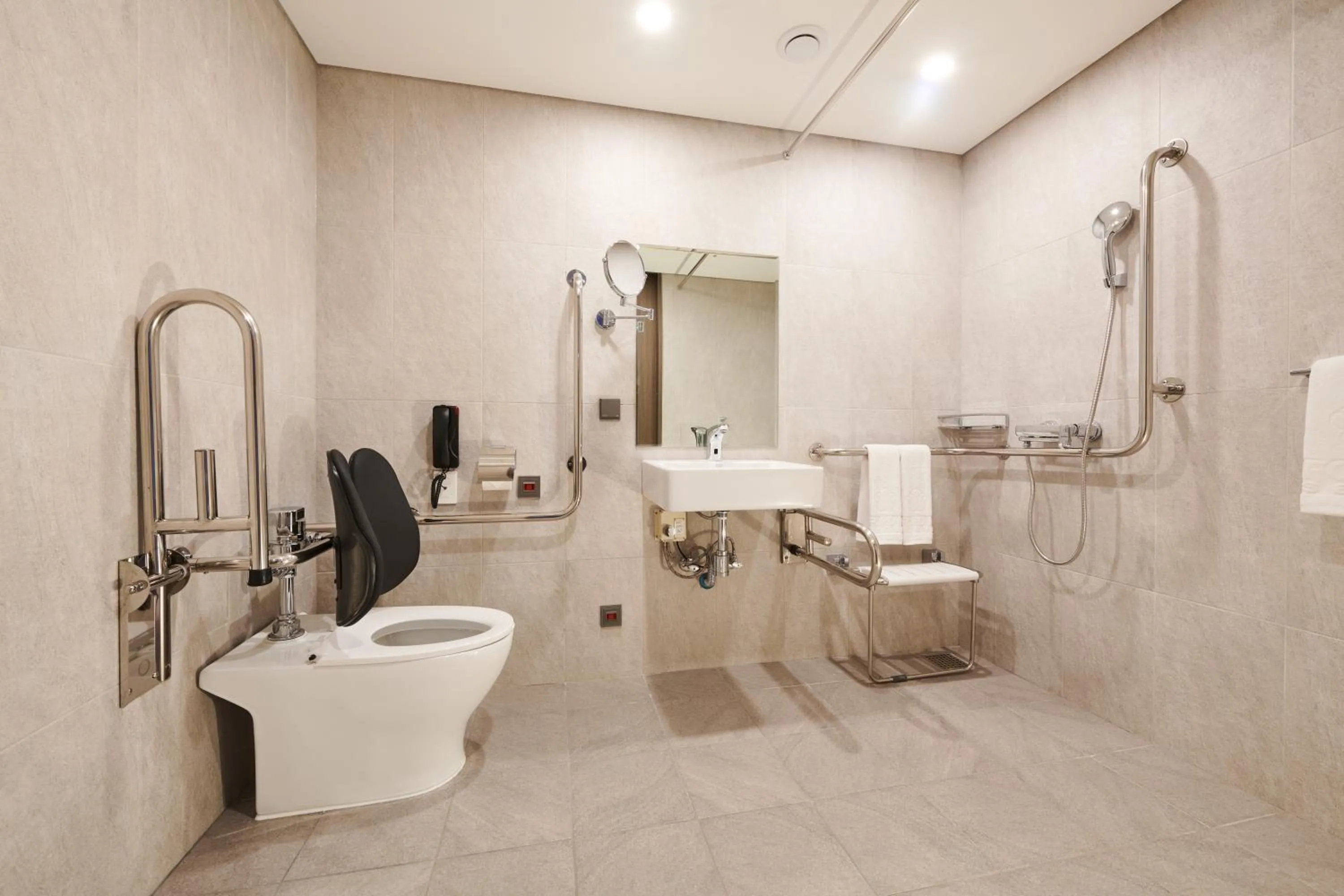 Shower in Stanford Hotel Myeongdong