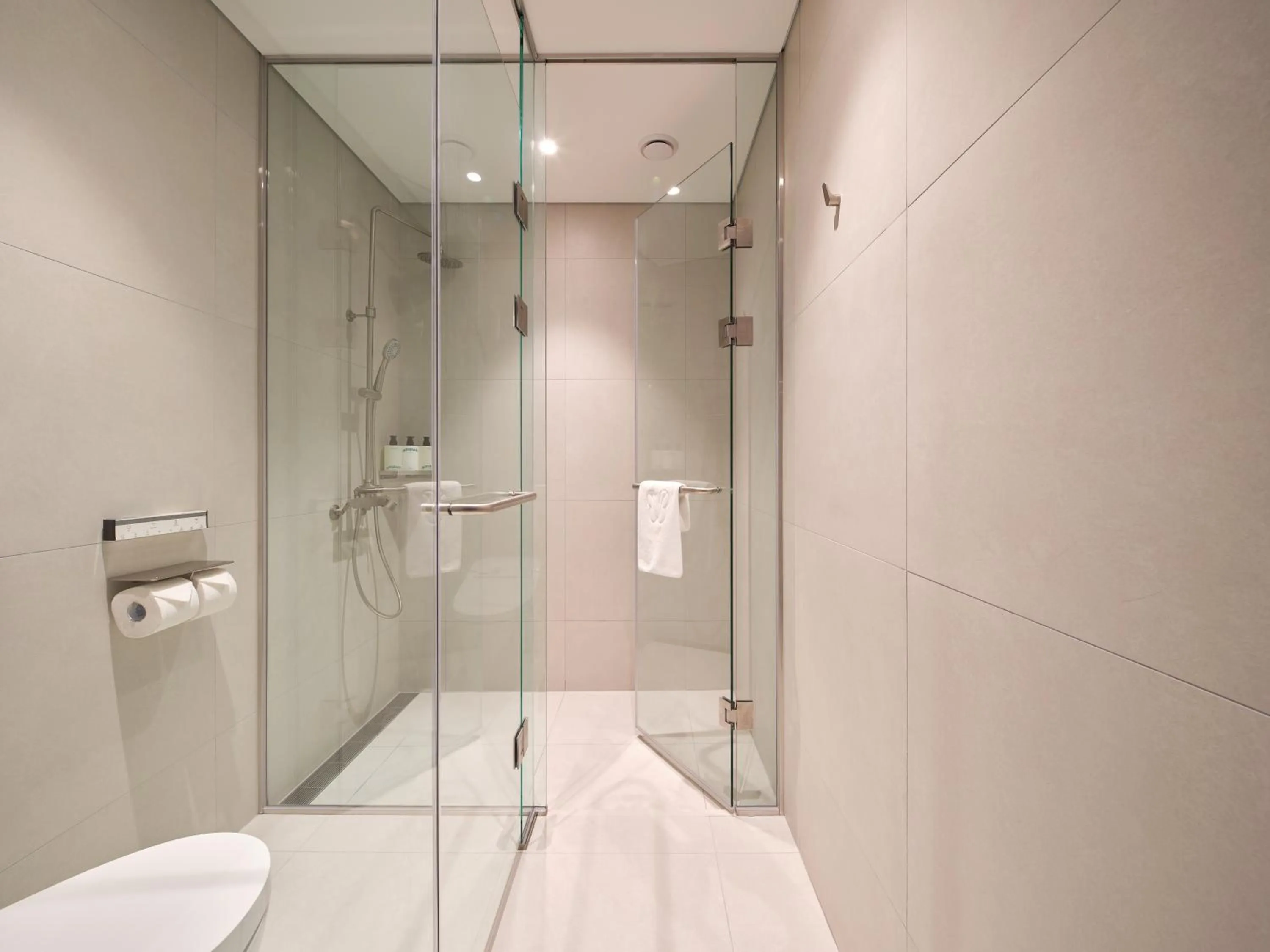 Shower in Stanford Hotel Myeongdong