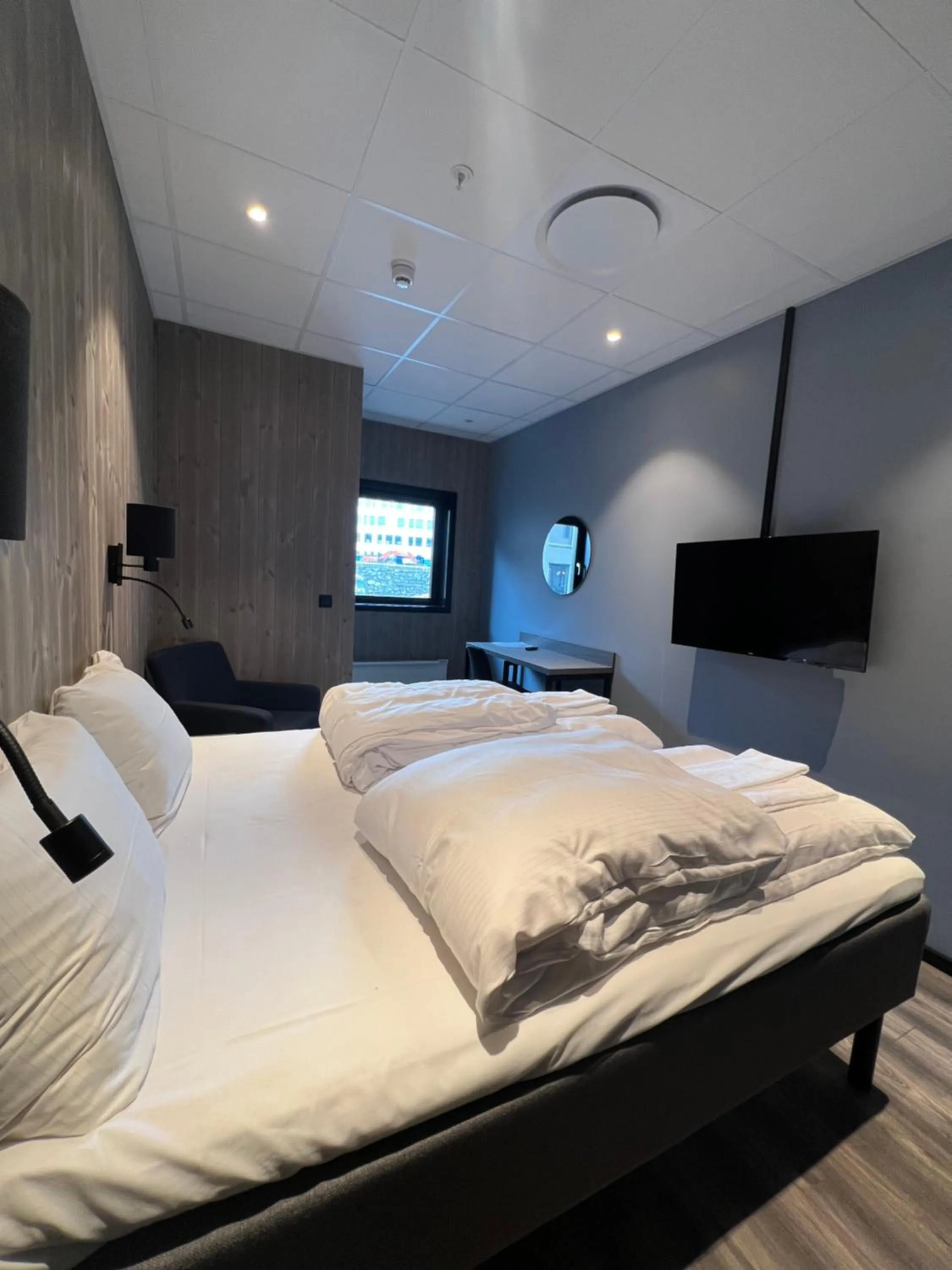 Photo of the whole room, Bed in Arctic Sea Hotel
