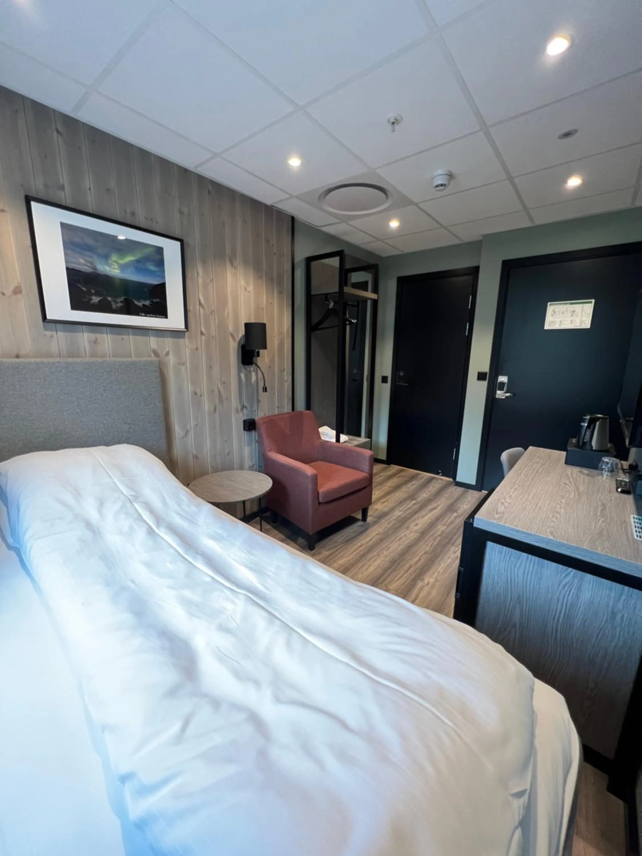Photo of the whole room, Bed in Arctic Sea Hotel