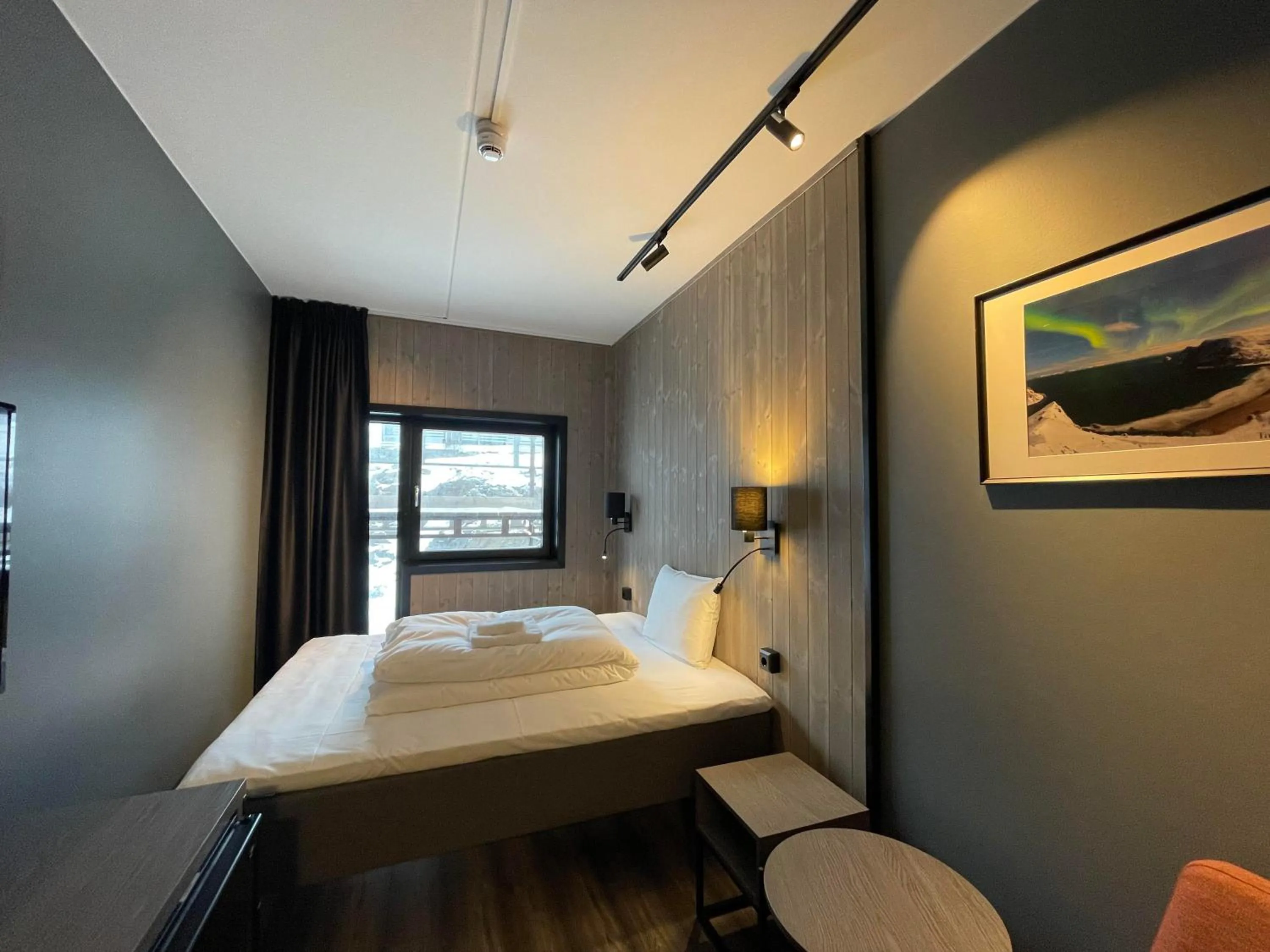 Photo of the whole room, Bed in Arctic Sea Hotel