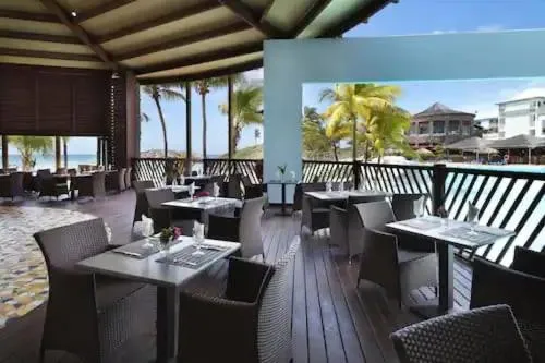 Restaurant/places to eat in Studio 25 m Manganao Joela 4 personnes avec machine a laver