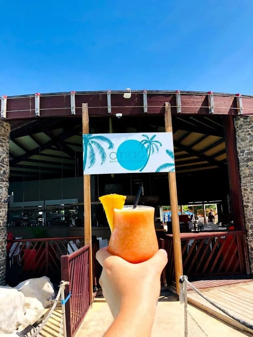 Restaurant/places to eat in Studio 25 m Manganao Joela 4 personnes avec machine a laver