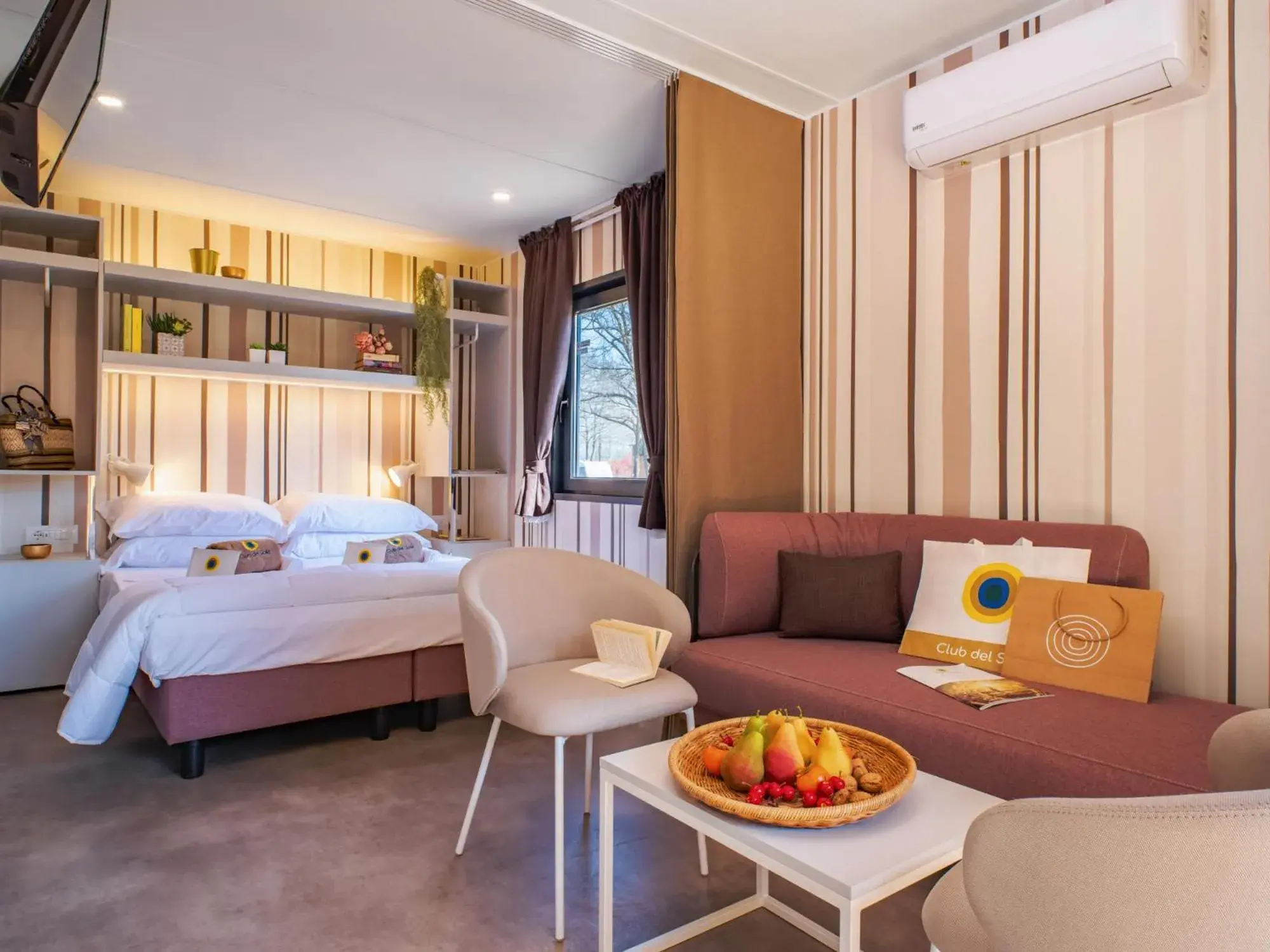 Living room, Bed in Club del Sole Bologna Easy Camping Village Living room, Bed in Club del Sole Bologna Easy Camping Village