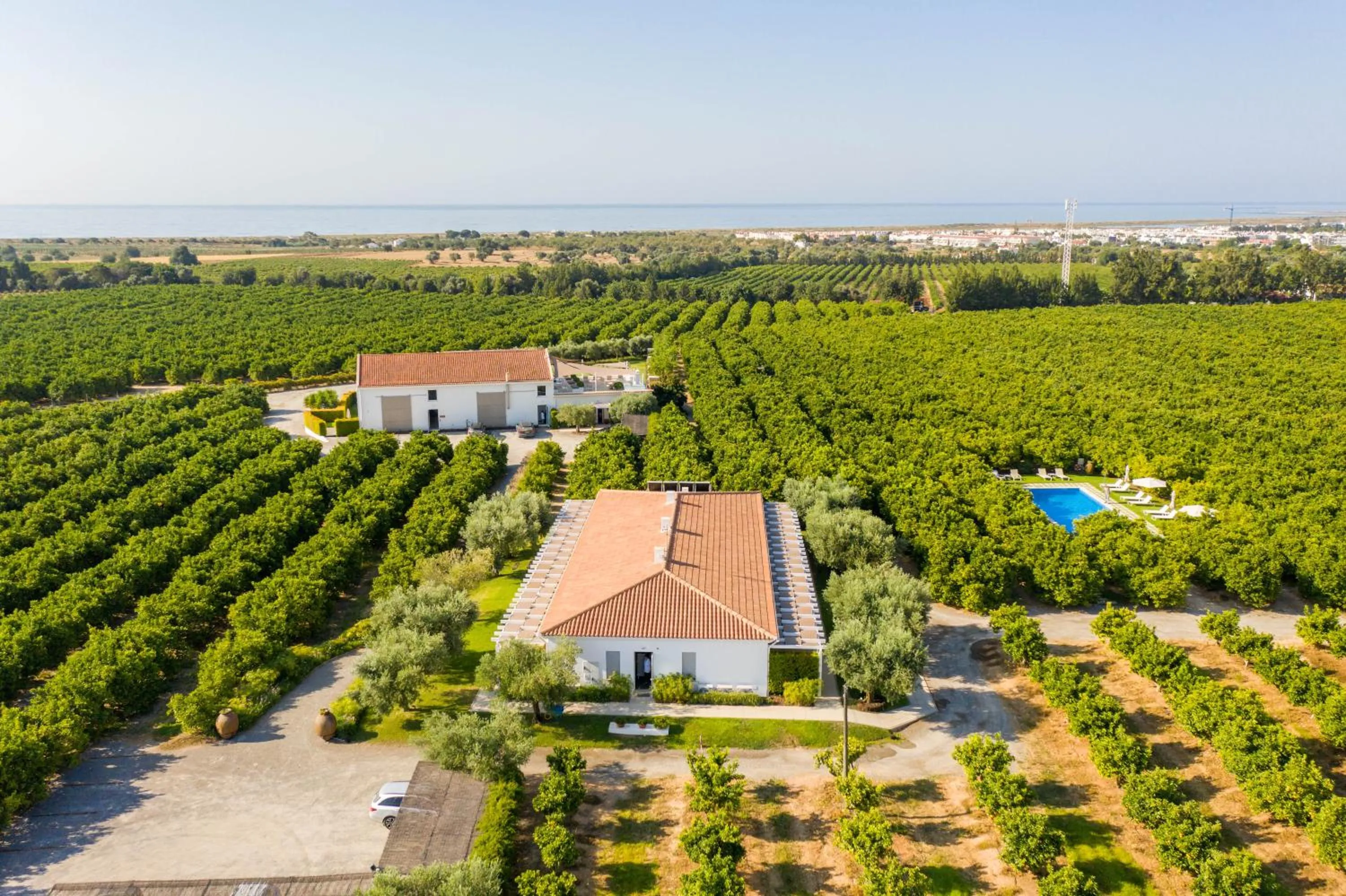 Property building in Quinta Dos Perfumes