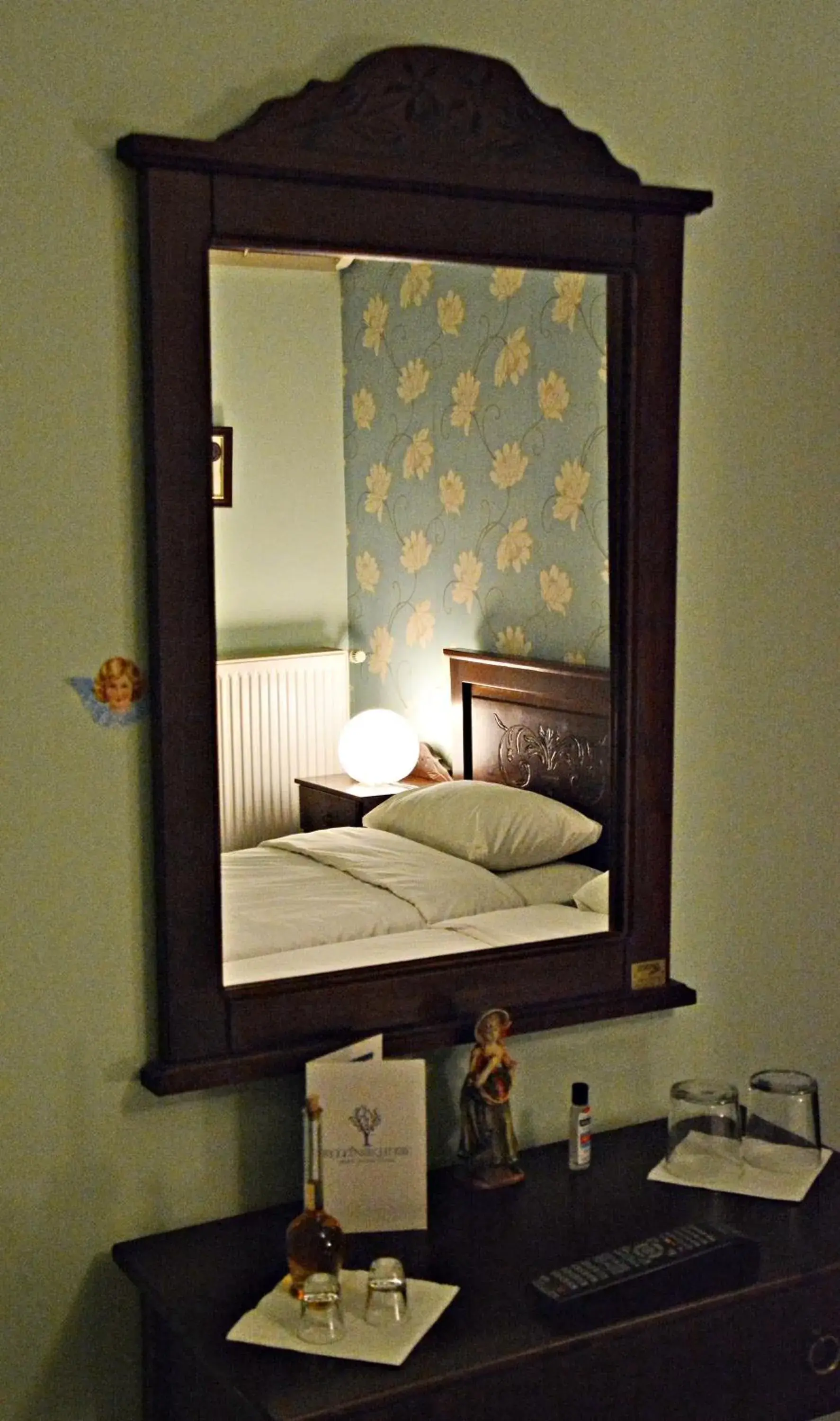 Twin Room in Guesthouse Vissinokipos - Biker Friendly - Motorradhotel Twin Room in Guesthouse Vissinokipos - Biker Friendly - Motorradhotel