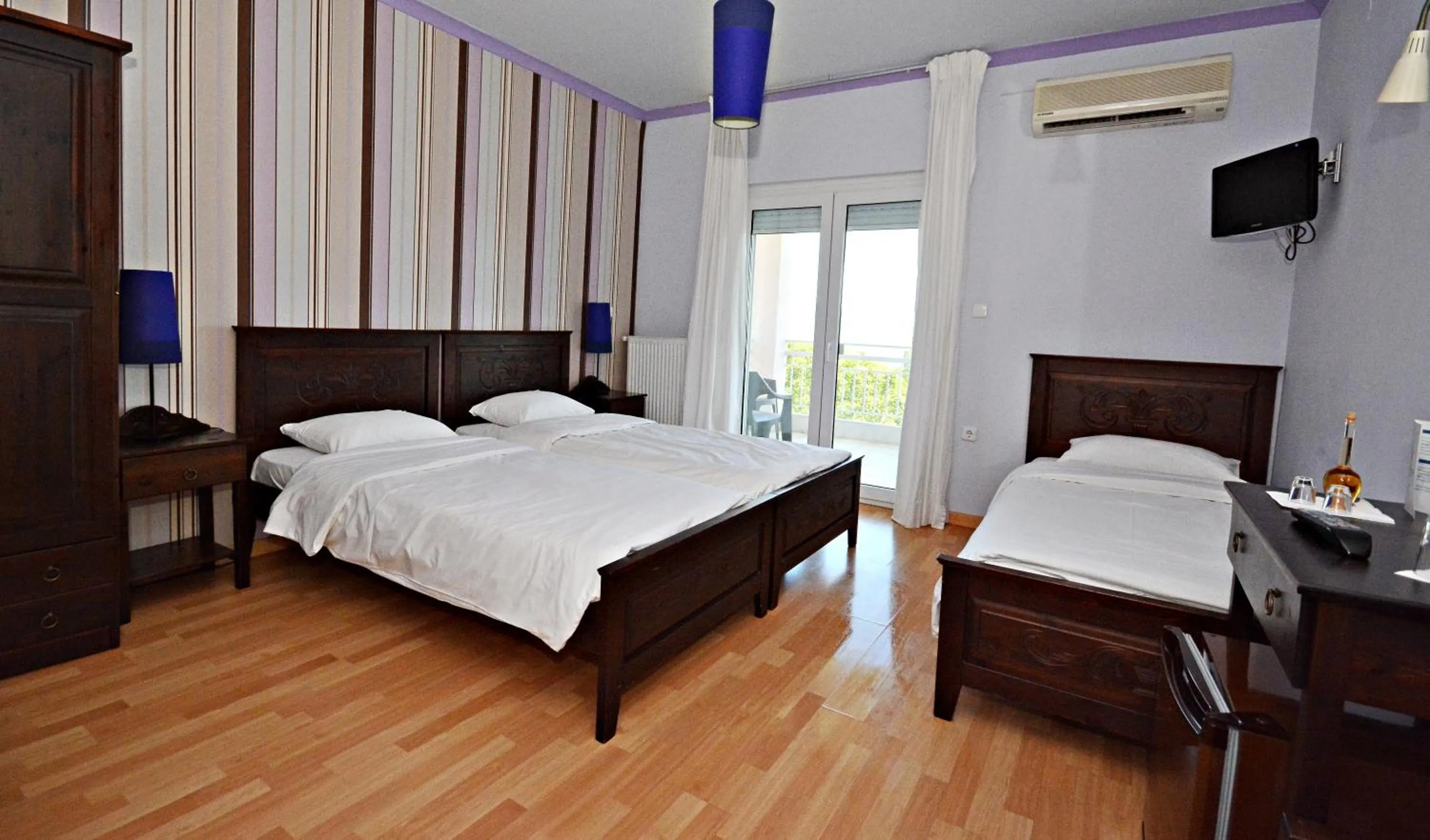 Photo of the whole room, Bed in Guesthouse Vissinokipos - Biker Friendly - Motorradhotel