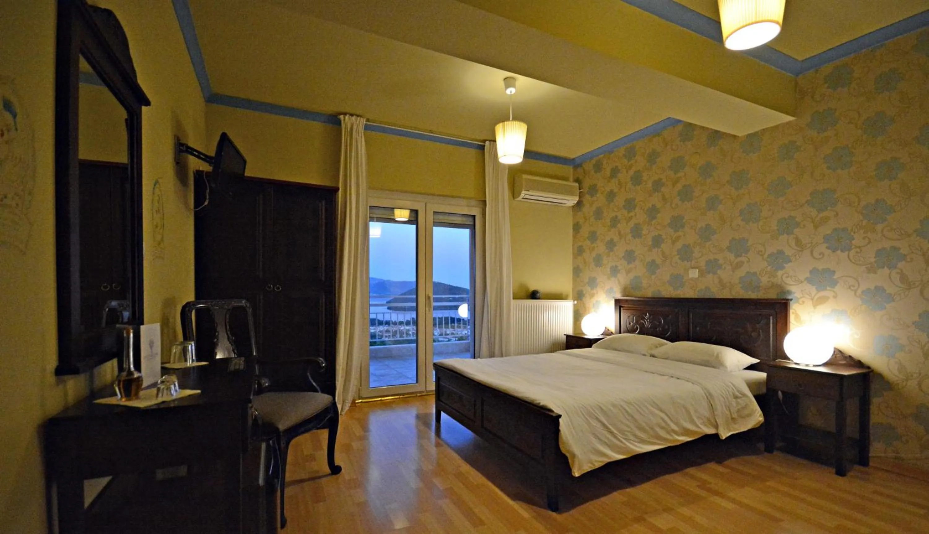 Photo of the whole room, Bed in Guesthouse Vissinokipos - Biker Friendly - Motorradhotel