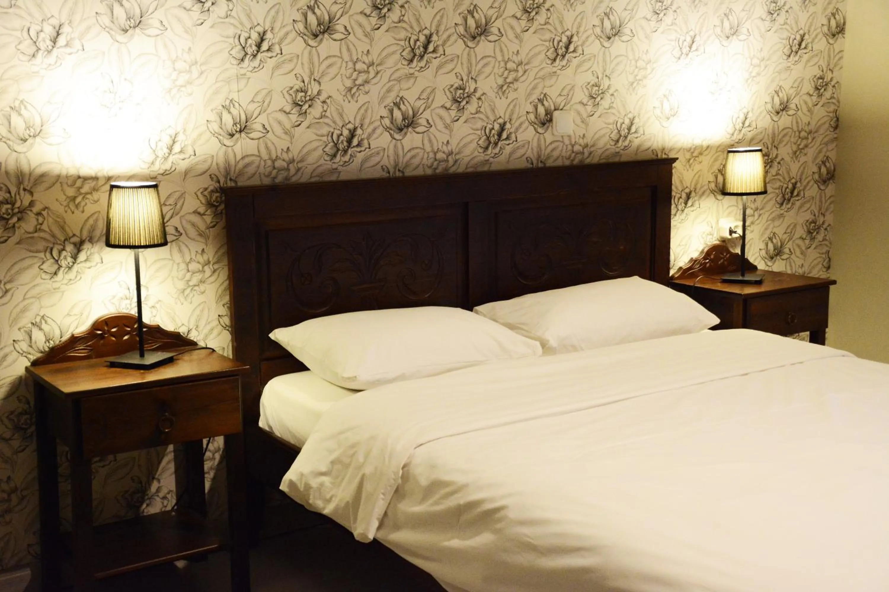 Photo of the whole room, Bed in Guesthouse Vissinokipos - Biker Friendly - Motorradhotel