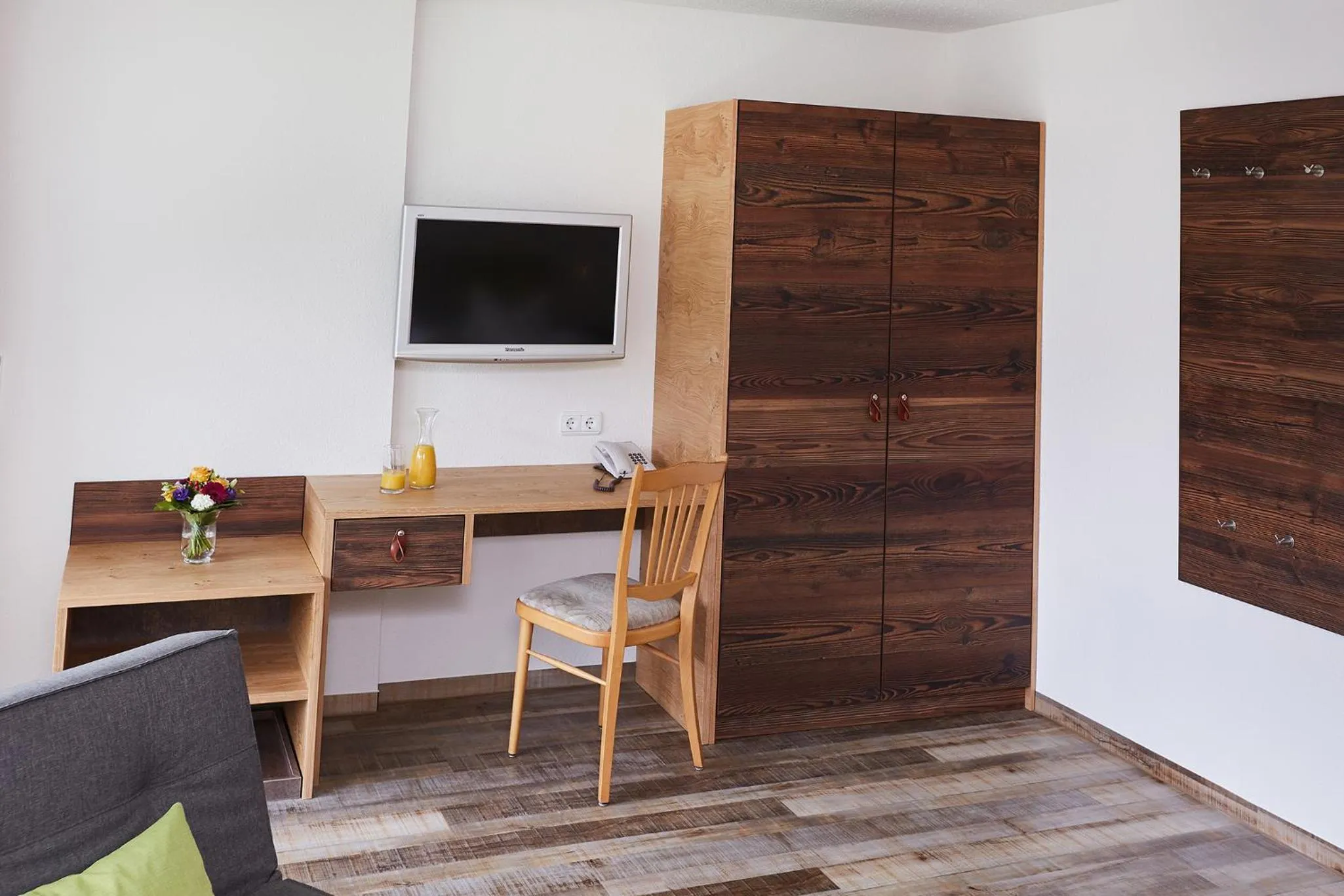 Communal lounge/ TV room in Wohlfühlhotel Frohsinn