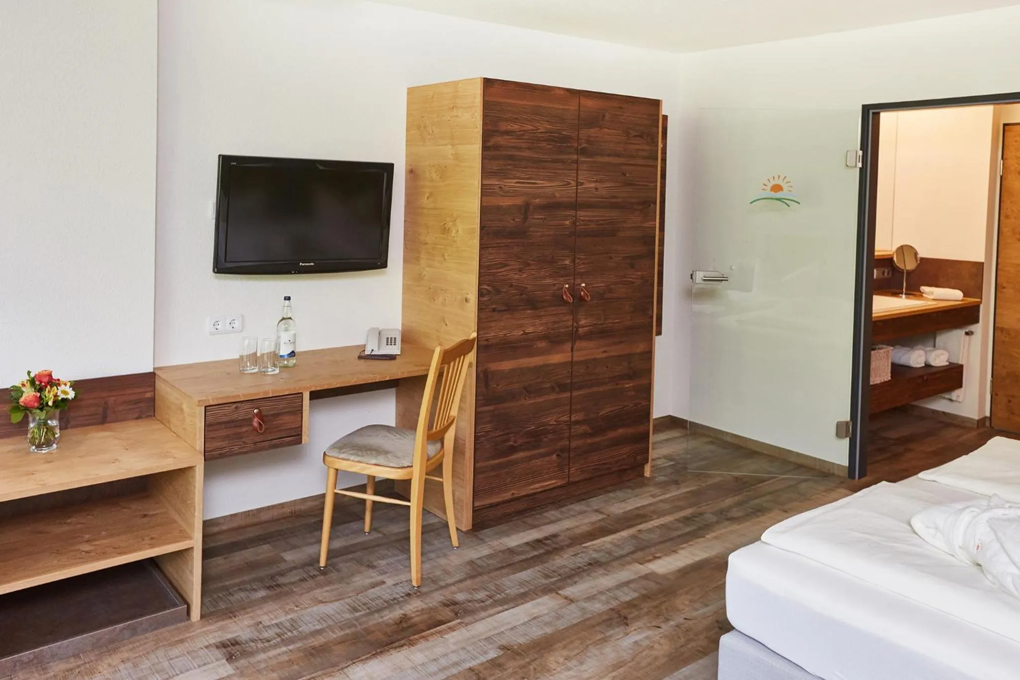 Communal lounge/ TV room, Bed in Wohlfühlhotel Frohsinn