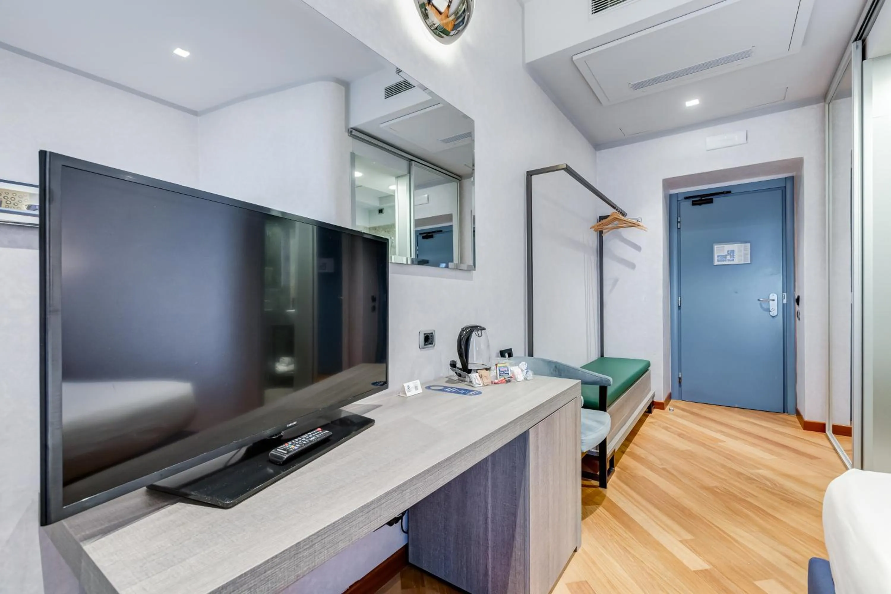 Bedroom in Best Western Plus Hotel Plaza