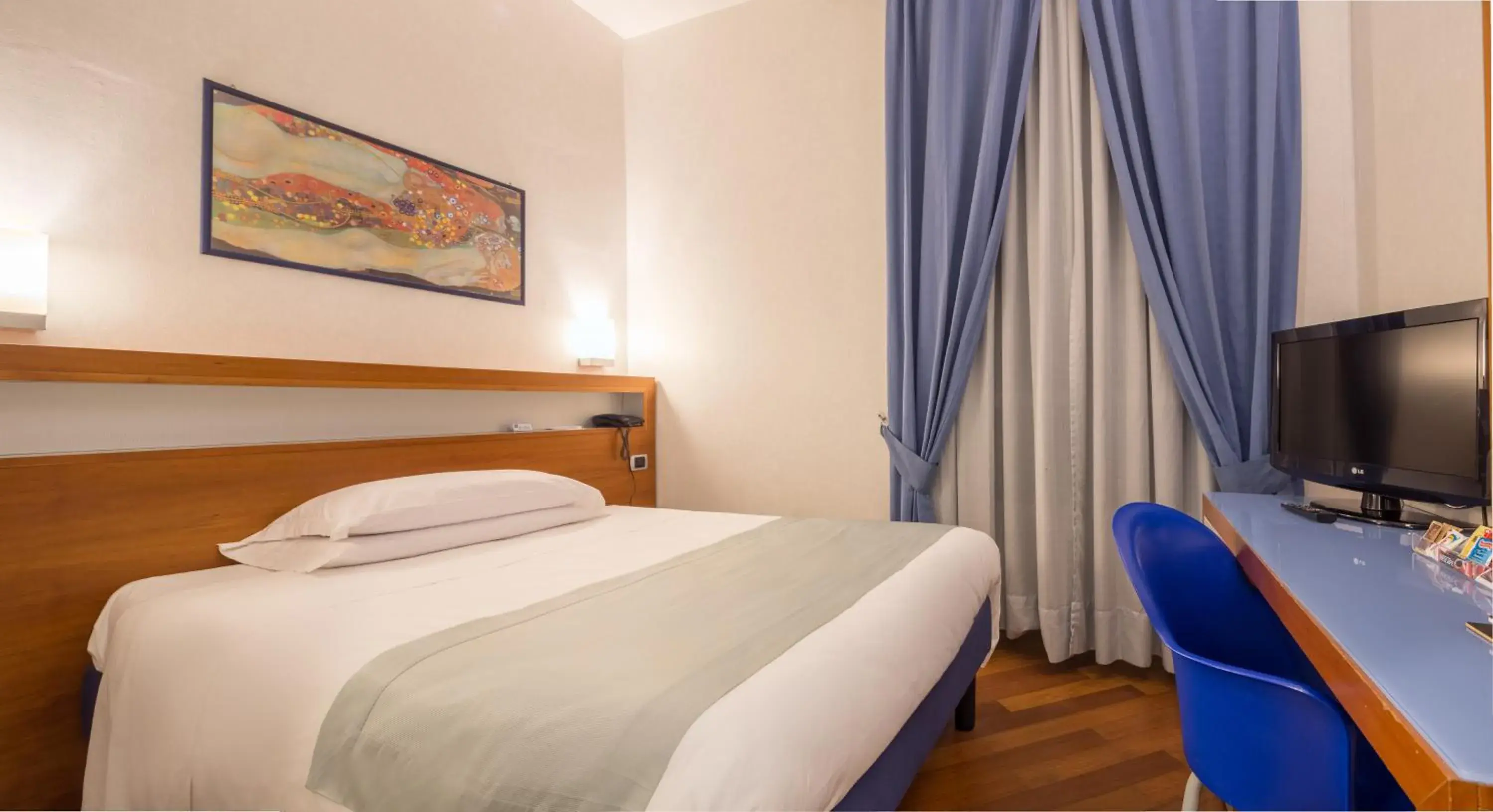Single Room in Best Western Plus Hotel Plaza Single Room in Best Western Plus Hotel Plaza