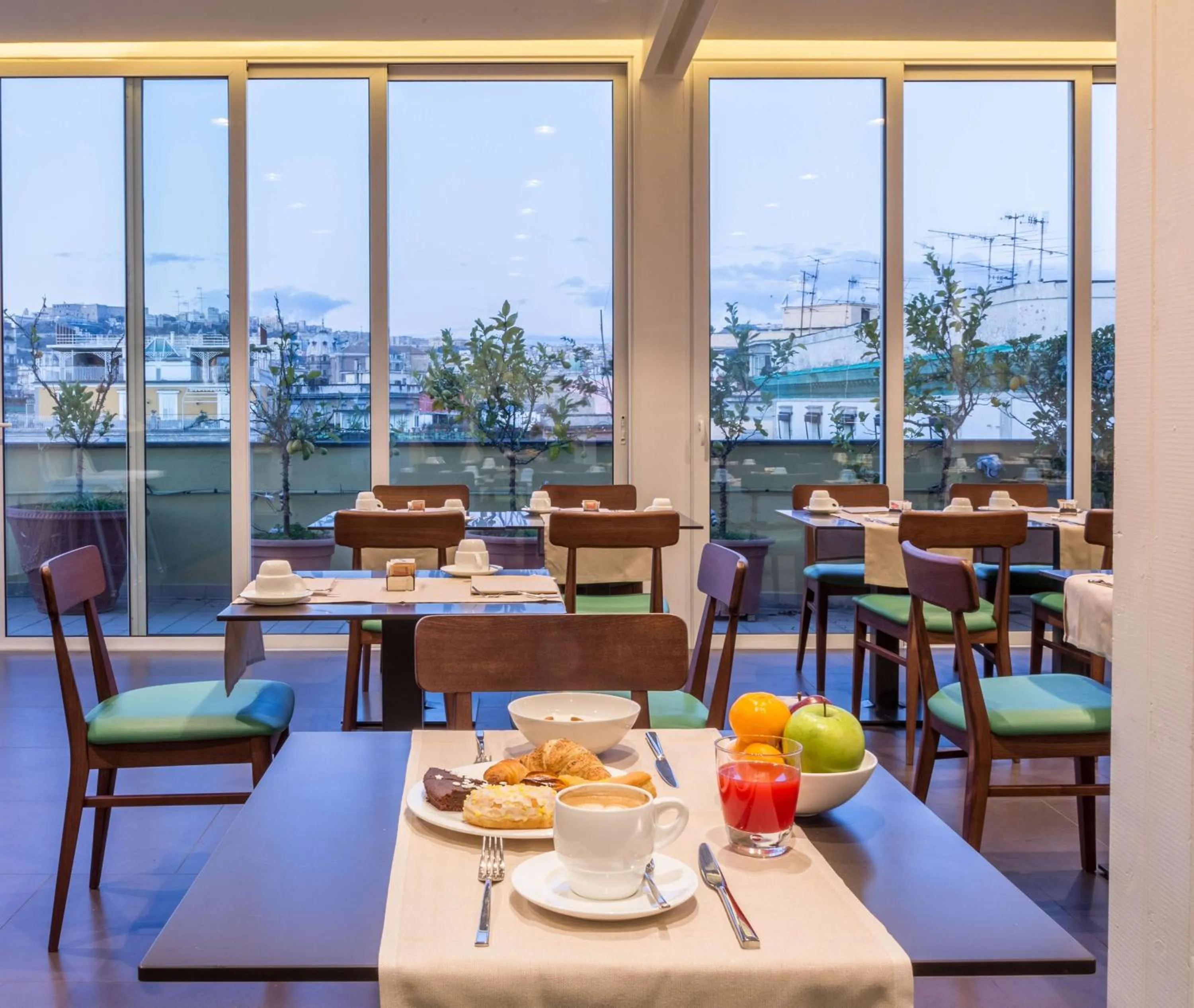 Restaurant/places to eat in Best Western Plus Hotel Plaza