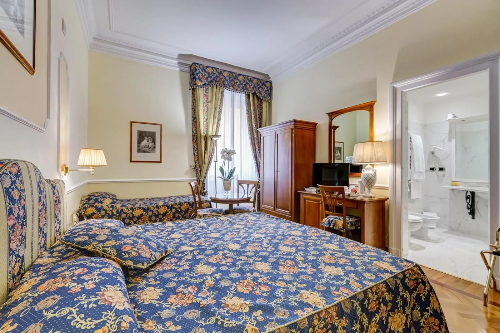 Bed in Hotel Cellini