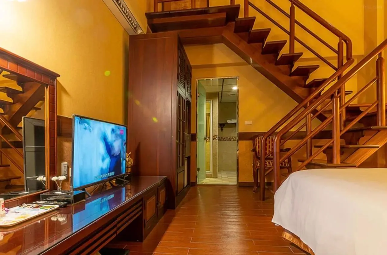 TV and multimedia in Chicago Motel