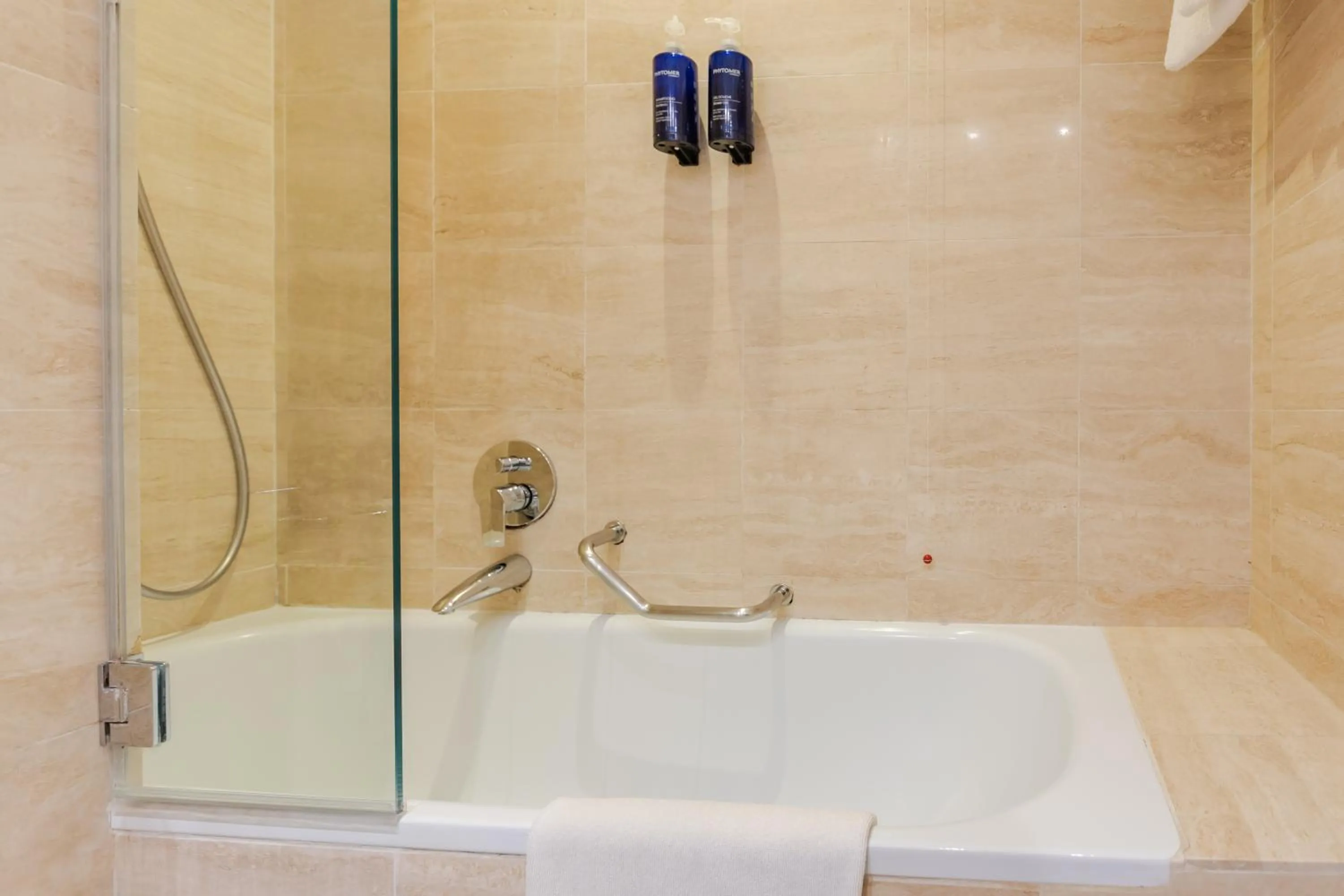 Shower in FH55 Hotel Calzaiuoli