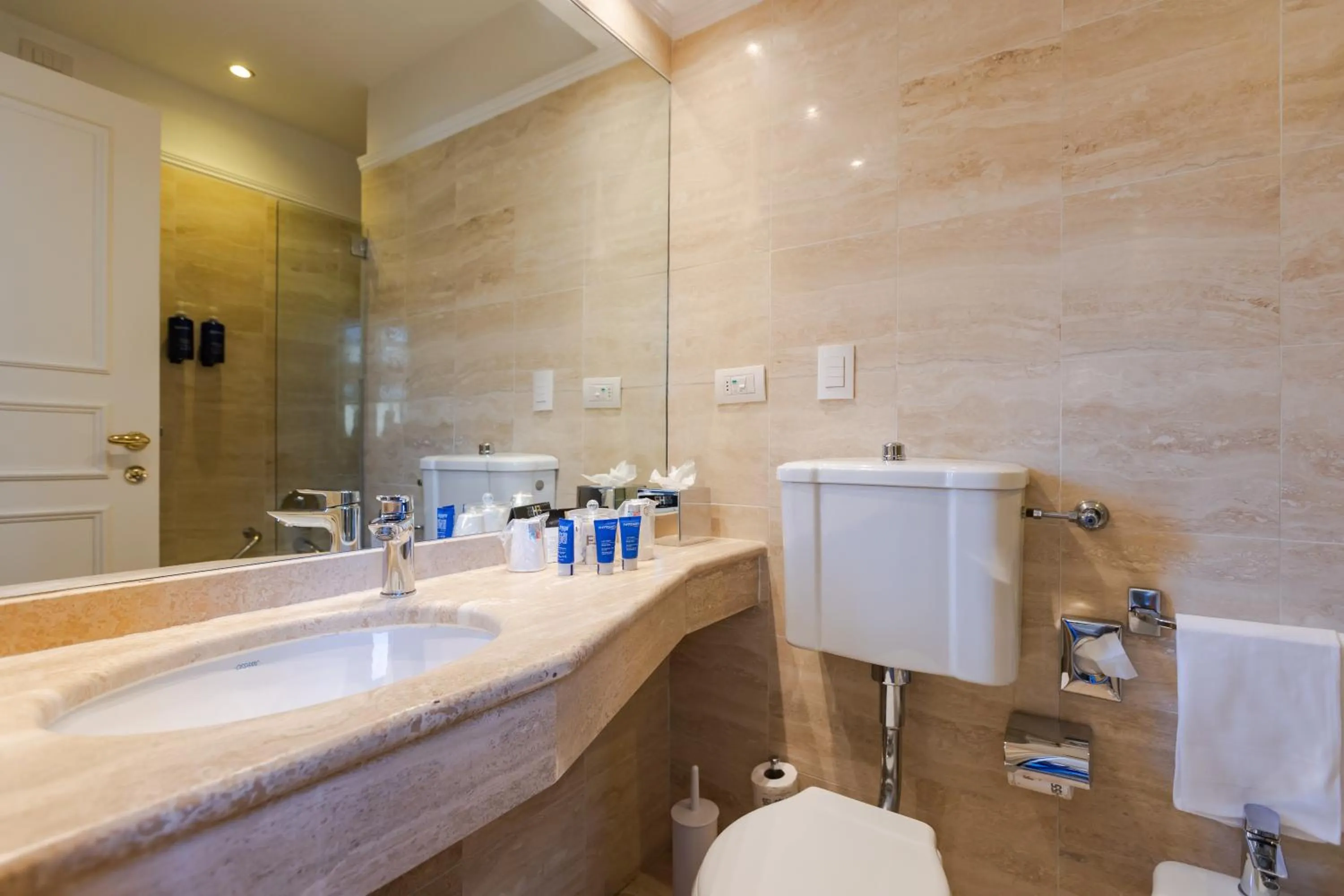 Bathroom in FH55 Hotel Calzaiuoli