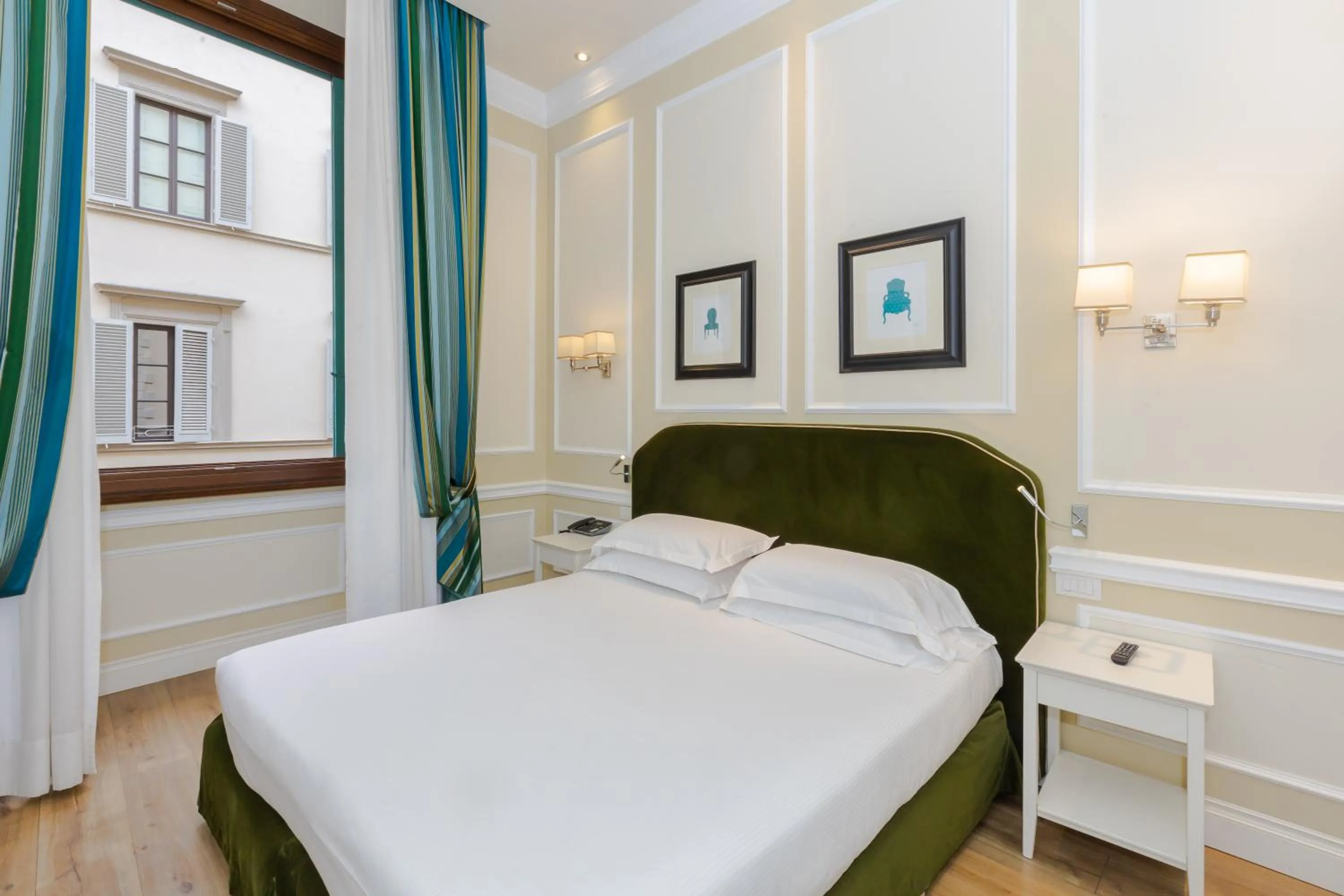 Photo of the whole room, Bed in FH55 Hotel Calzaiuoli