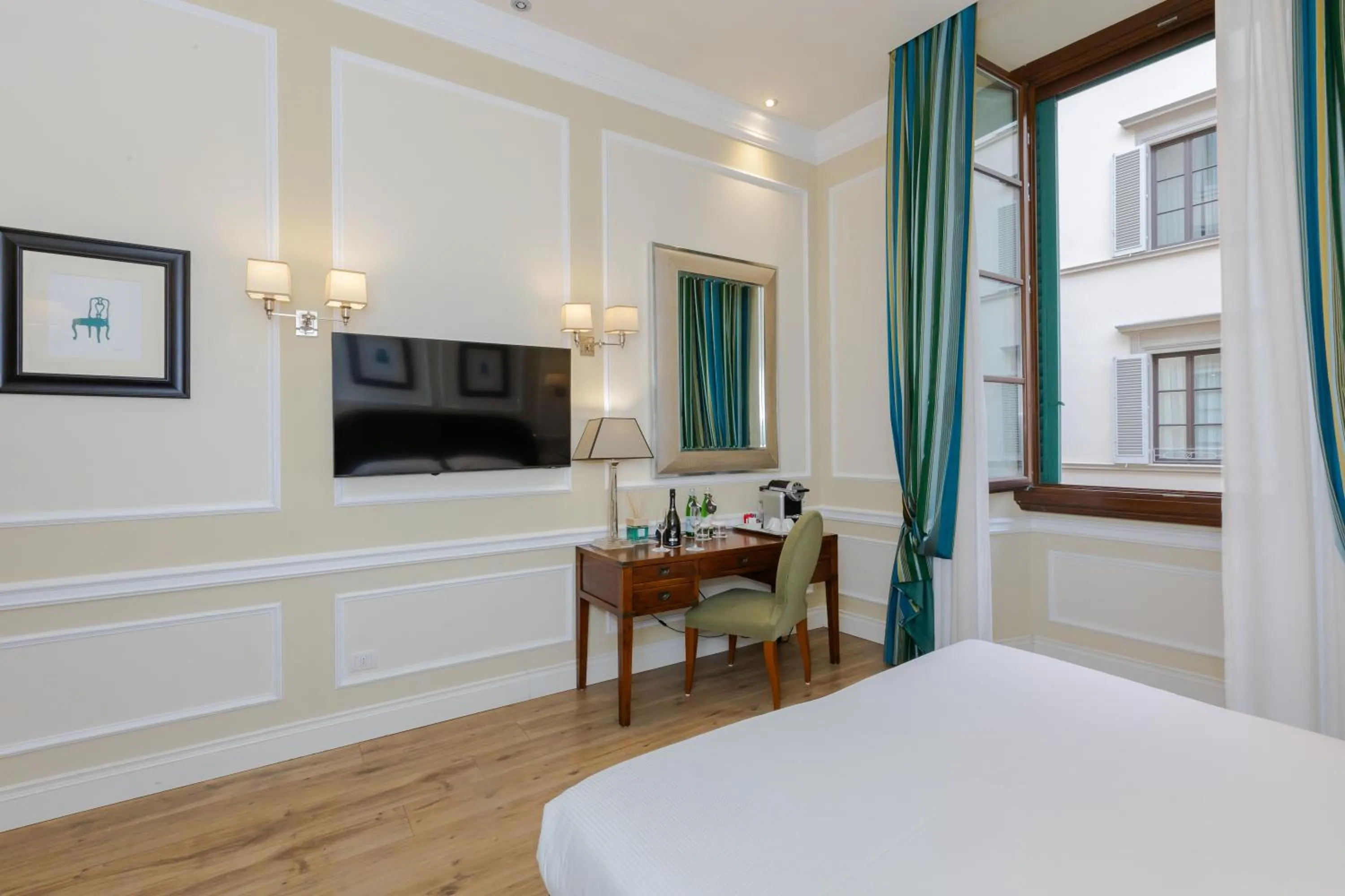 Photo of the whole room, Bed in FH55 Hotel Calzaiuoli