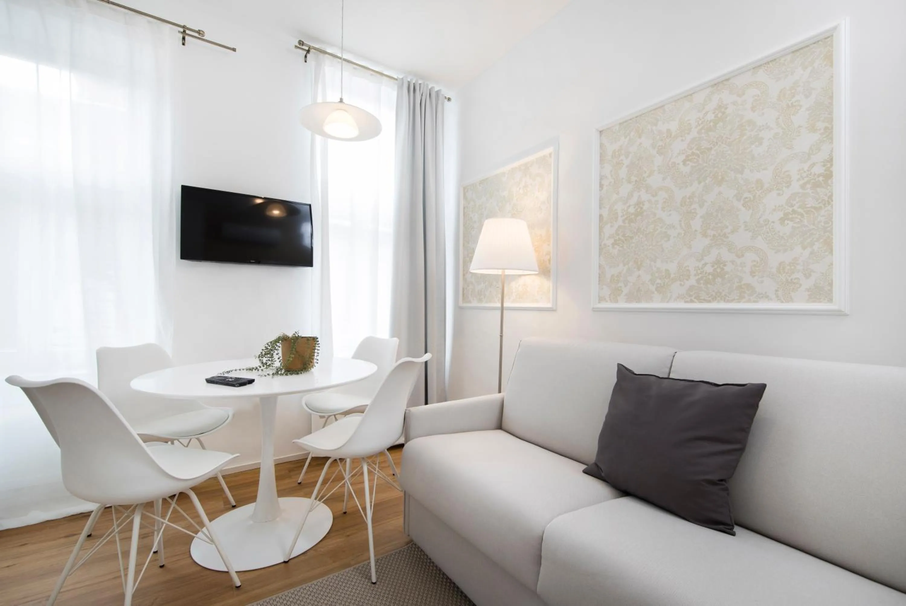 Communal lounge/ TV room in Cozy apartments