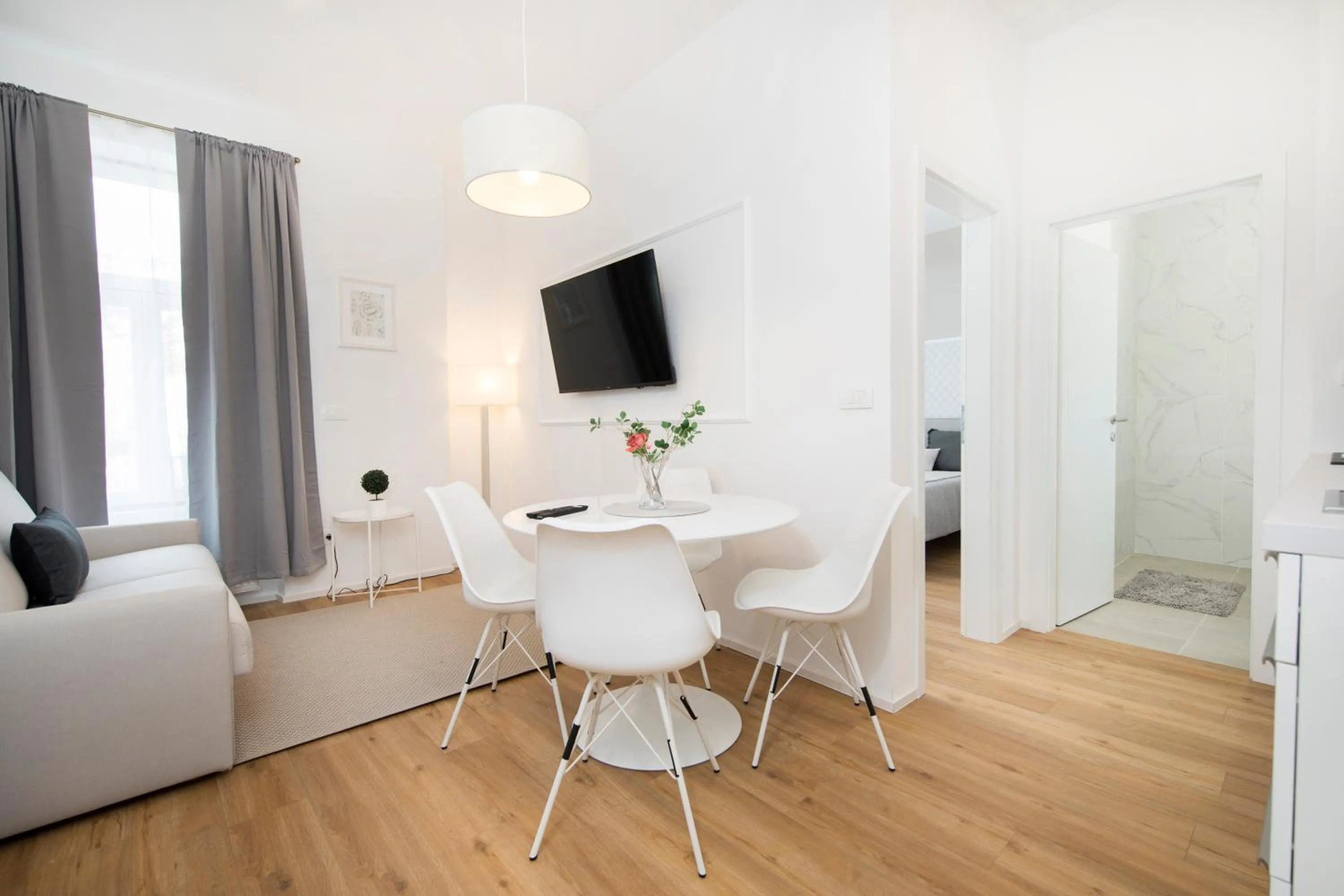 Communal lounge/ TV room in Cozy apartments