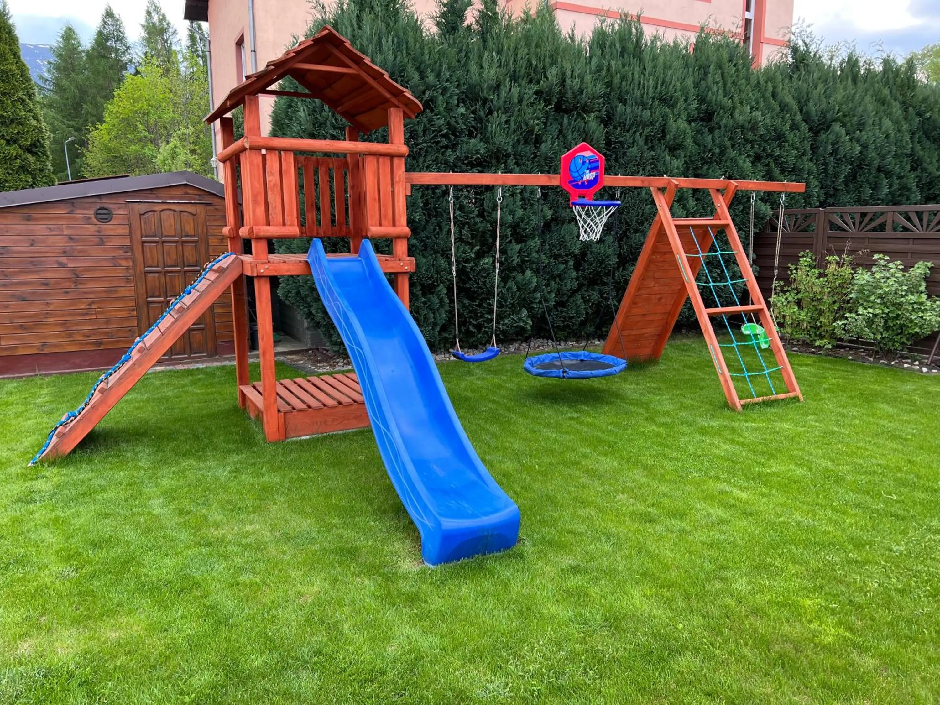 Children play ground in Apartament ESSA Karpacz - 3