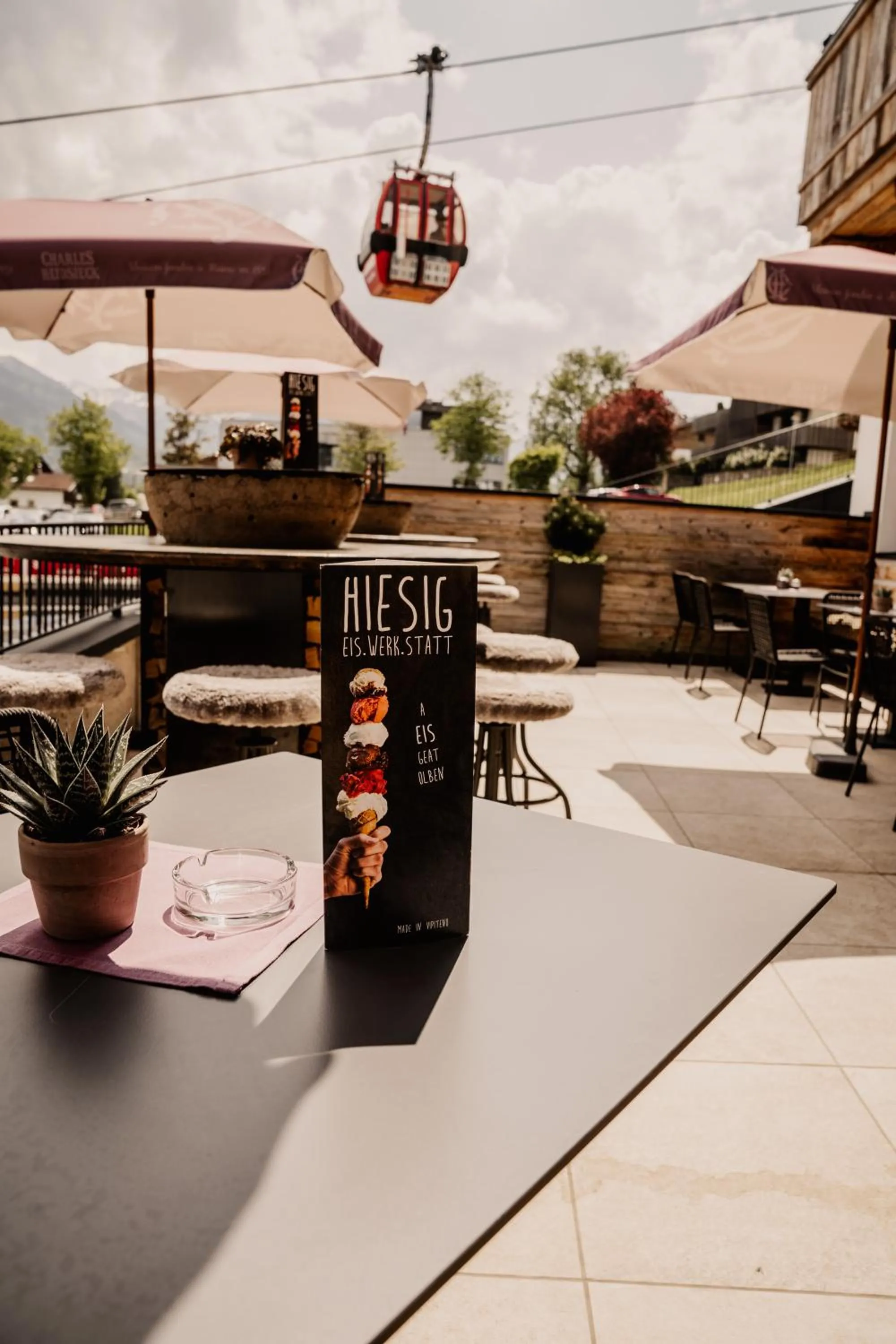 Restaurant/places to eat in LaMonte Luxury Apartments