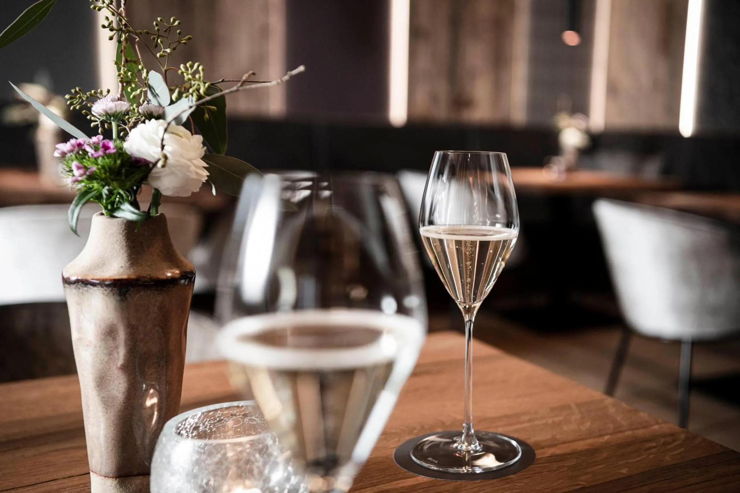 Restaurant/places to eat in LaMonte Luxury Apartments