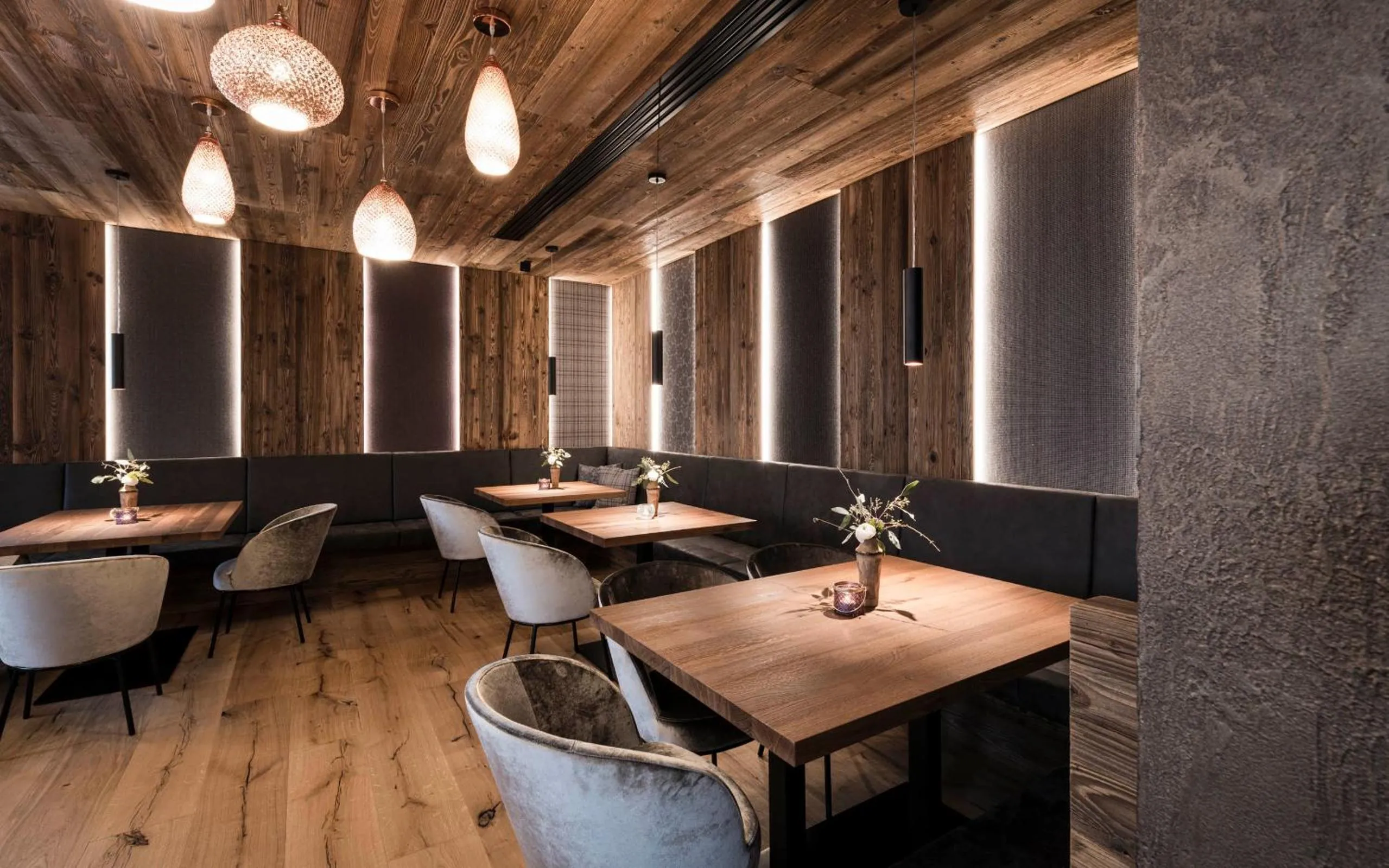 Restaurant/places to eat in LaMonte Luxury Apartments