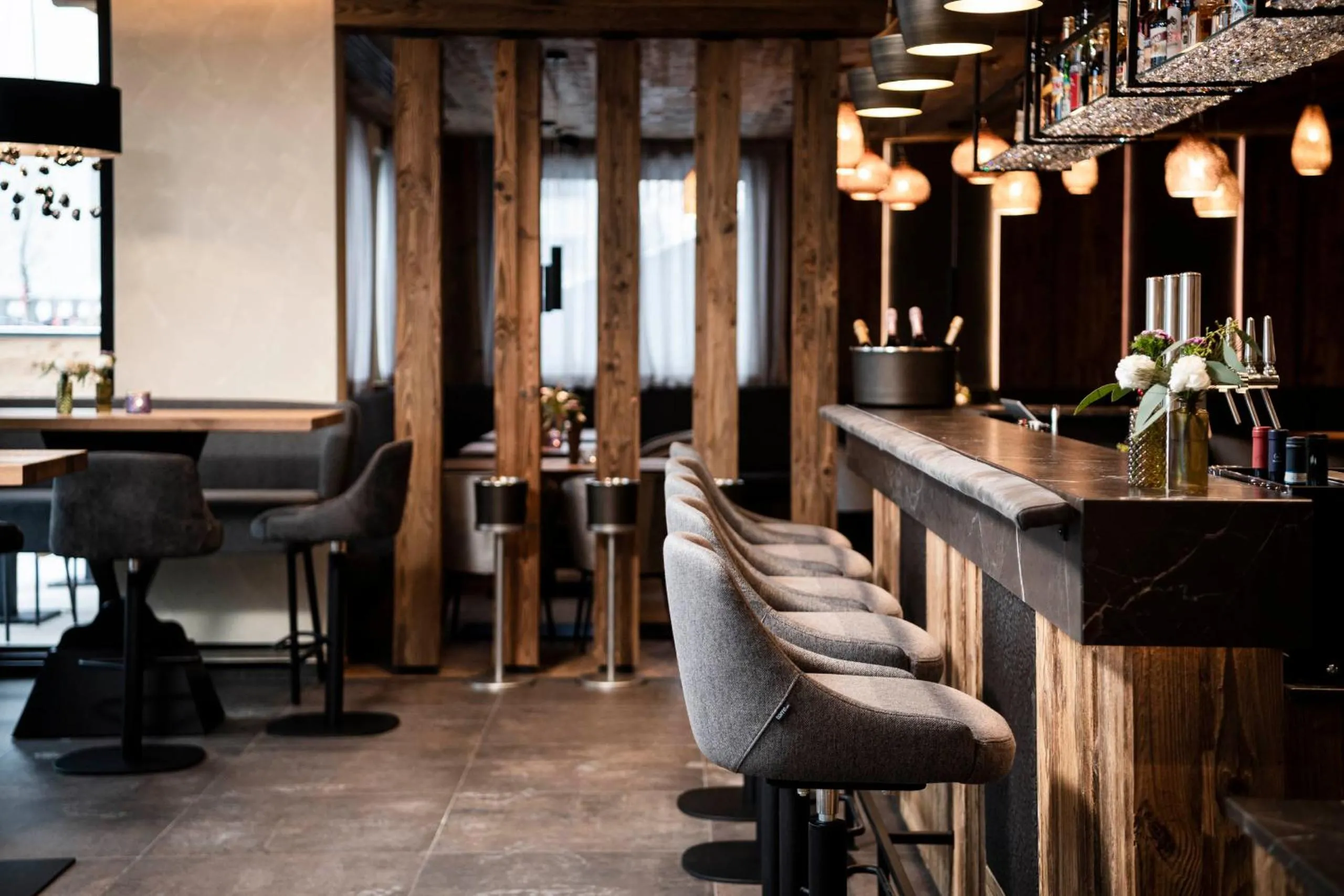 Restaurant/places to eat in LaMonte Luxury Apartments