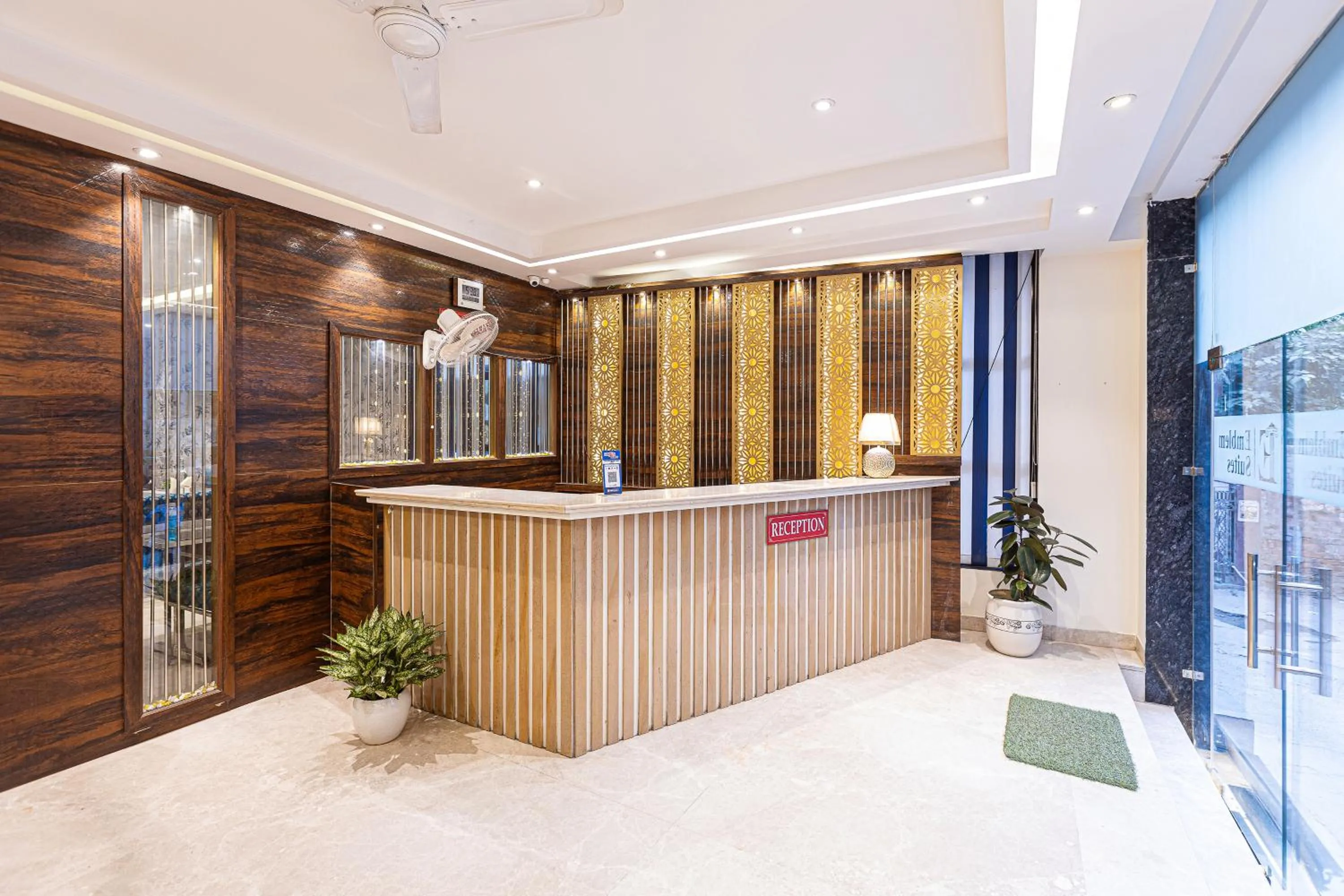 Lobby or reception in Hotel Emblem Suites- Near Delhi Airport