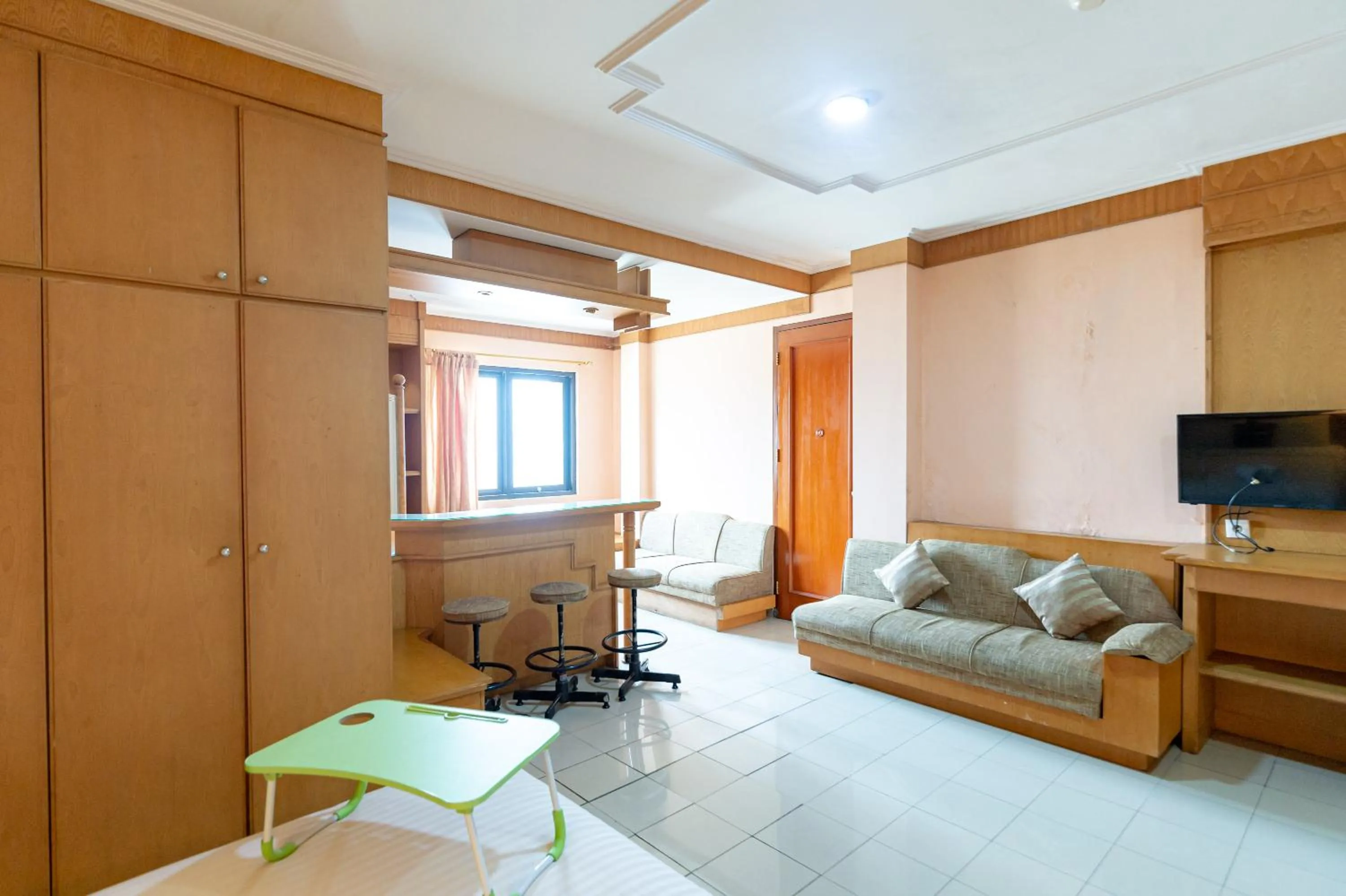 Urbanview Hotel P Residence Asemka