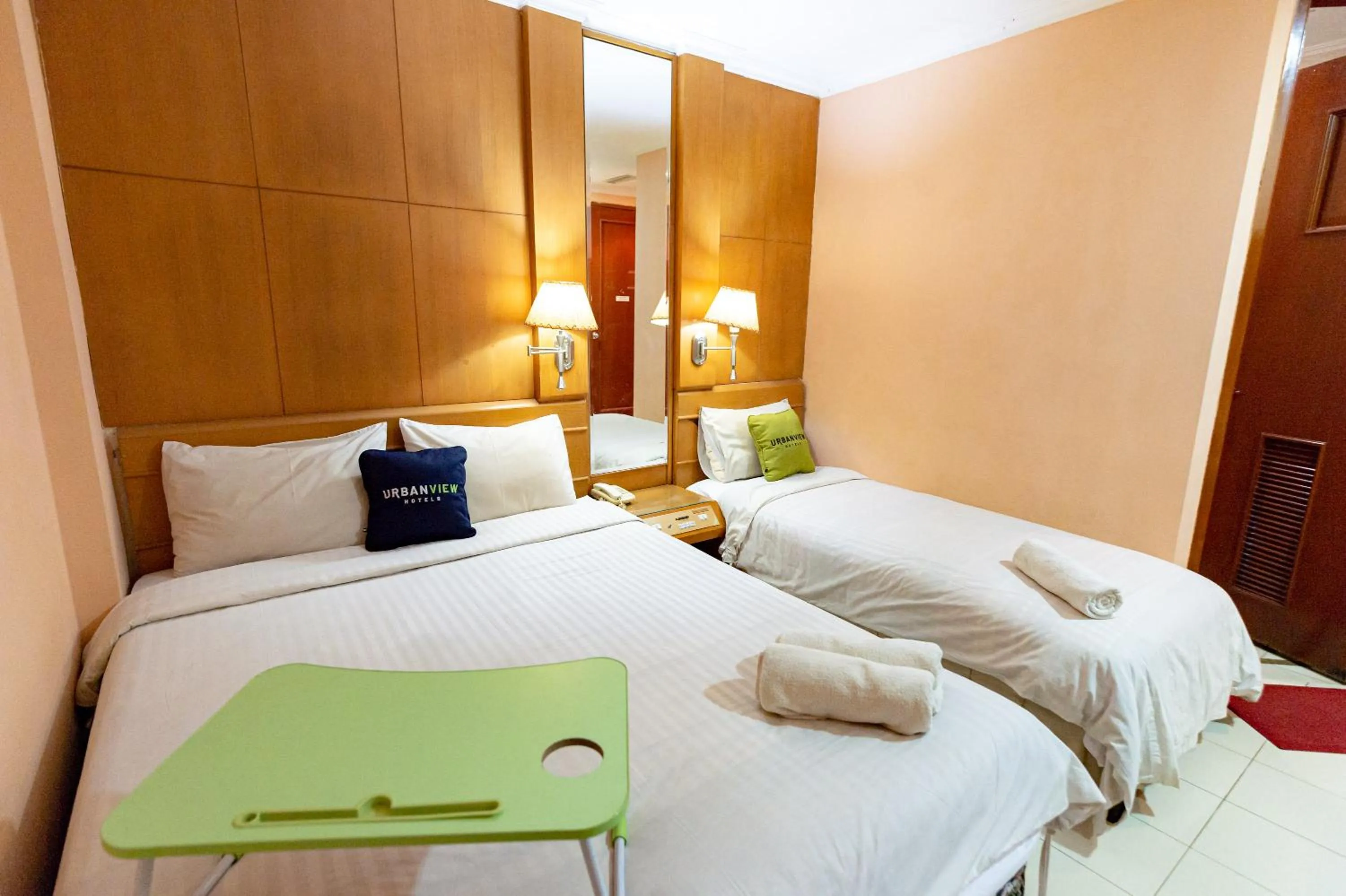 Bed in Urbanview Hotel P Residence Asemka