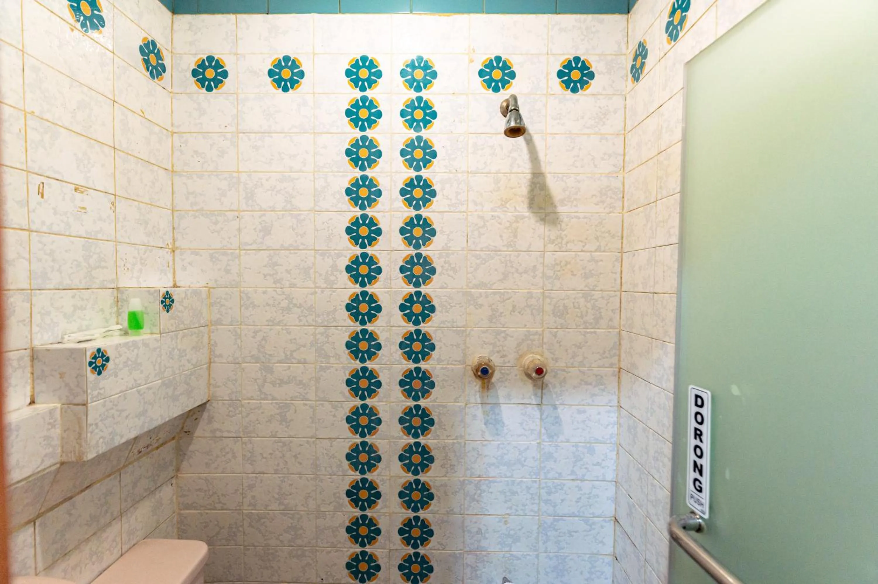 Urbanview Hotel P Residence Asemka