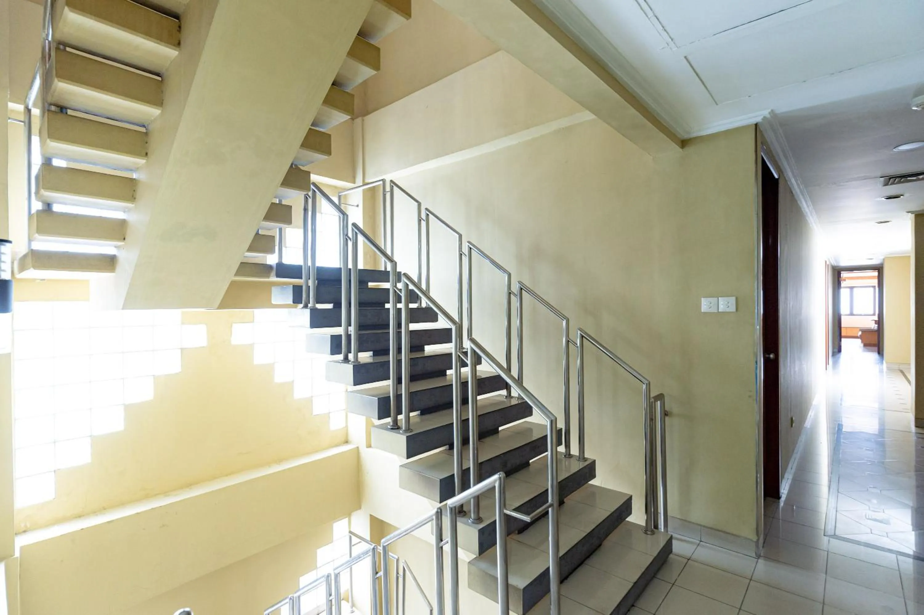 Urbanview Hotel P Residence Asemka