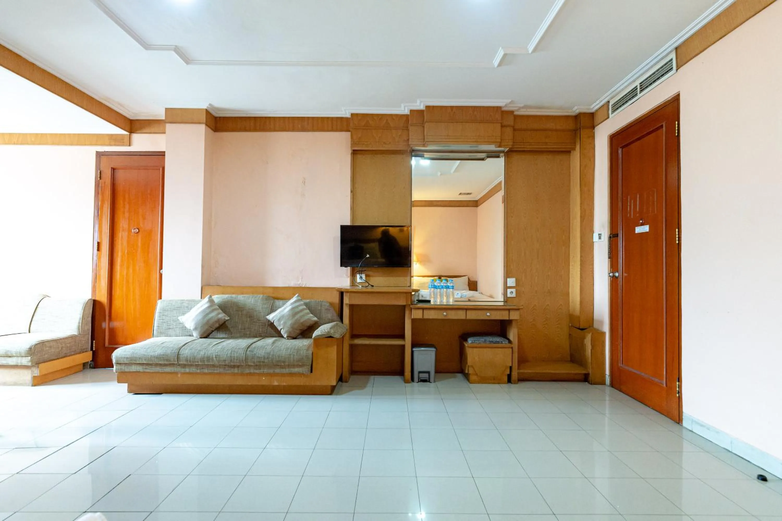 Urbanview Hotel P Residence Asemka