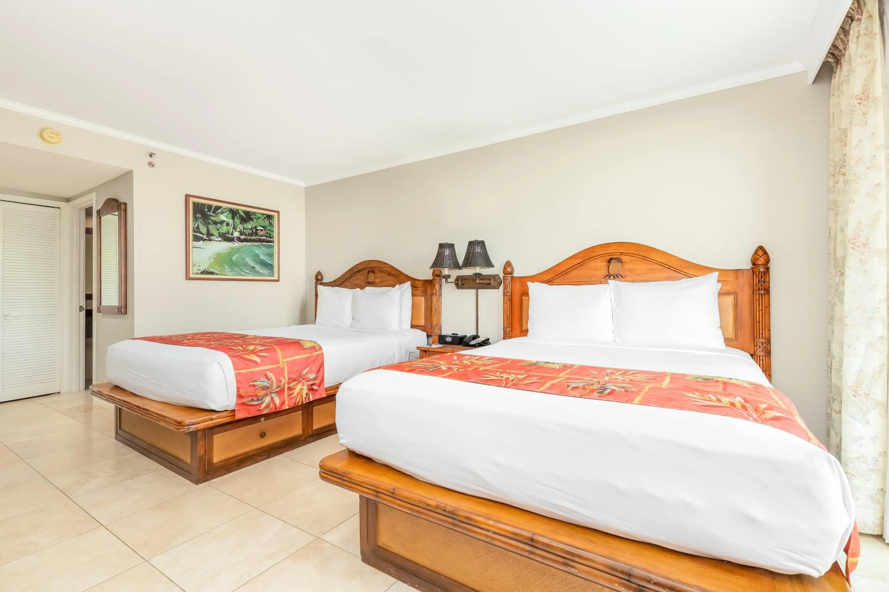 Bedroom, Bed in Luana Waikiki Hotel & Suites