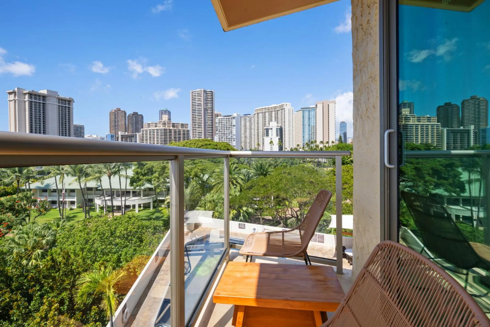 Balcony/Terrace in Luana Waikiki Hotel & Suites
