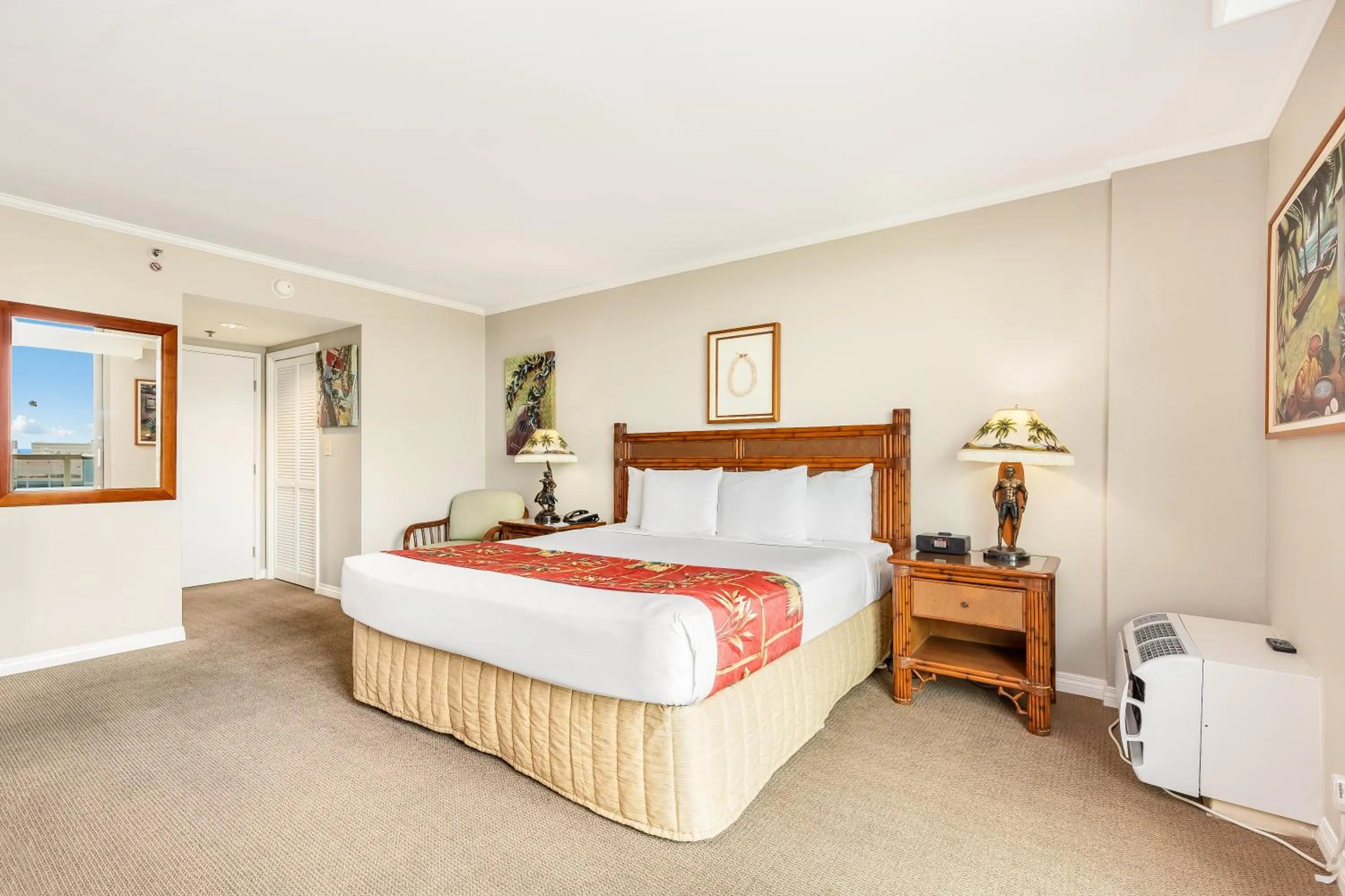 Bedroom, Bed in Luana Waikiki Hotel & Suites