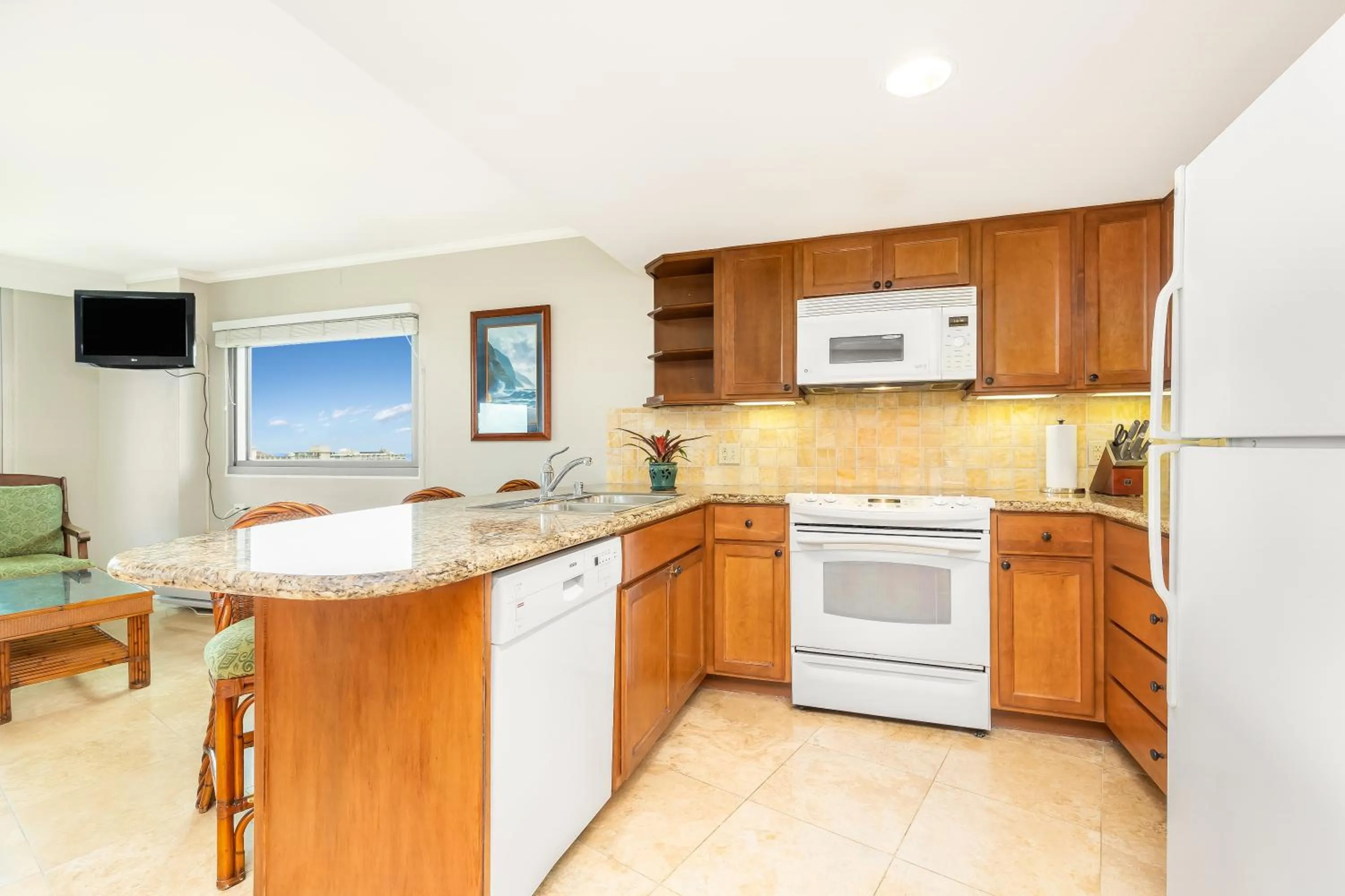 Kitchen or kitchenette in Luana Waikiki Hotel & Suites