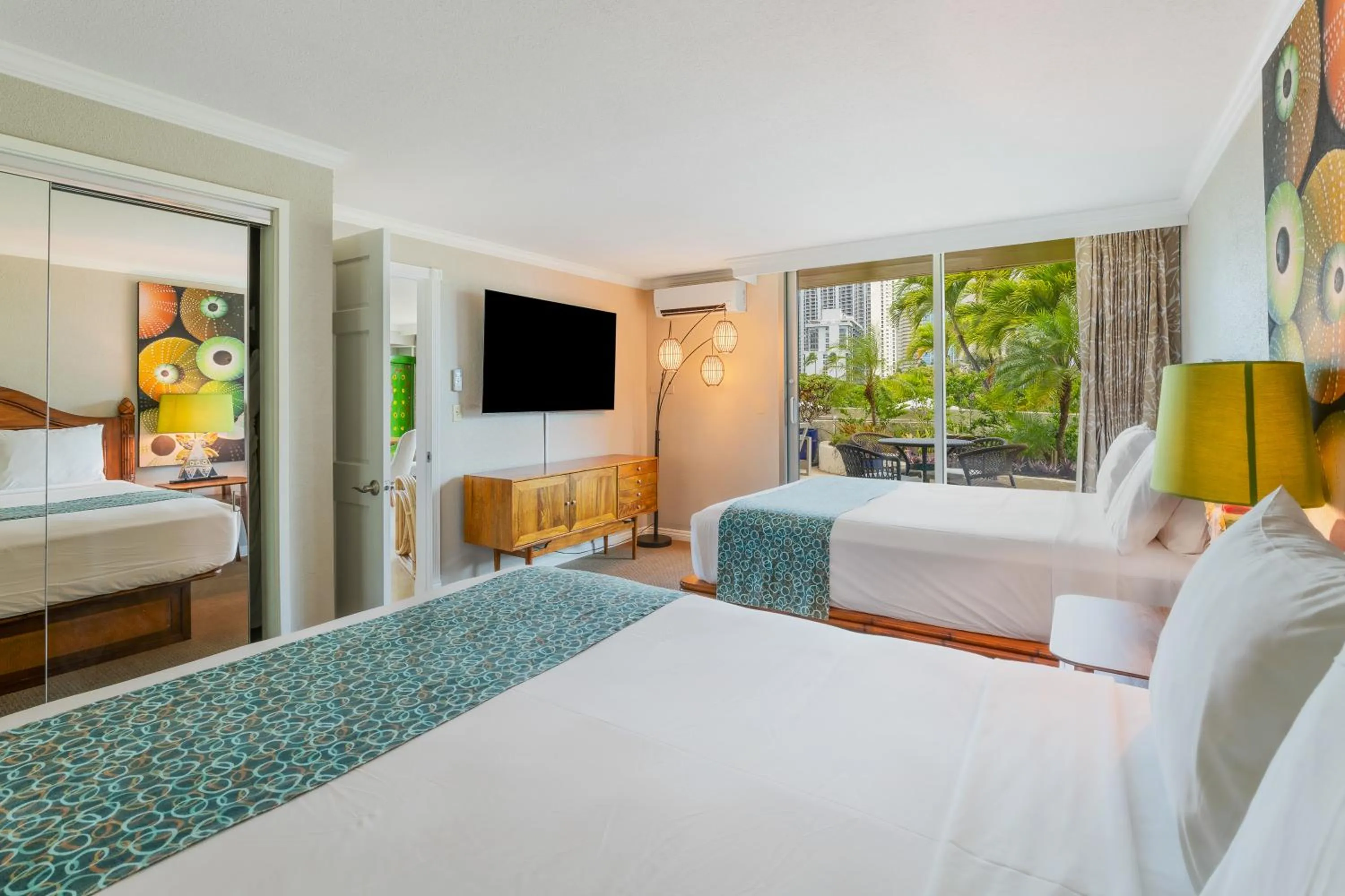 Bedroom, Bed in Luana Waikiki Hotel & Suites