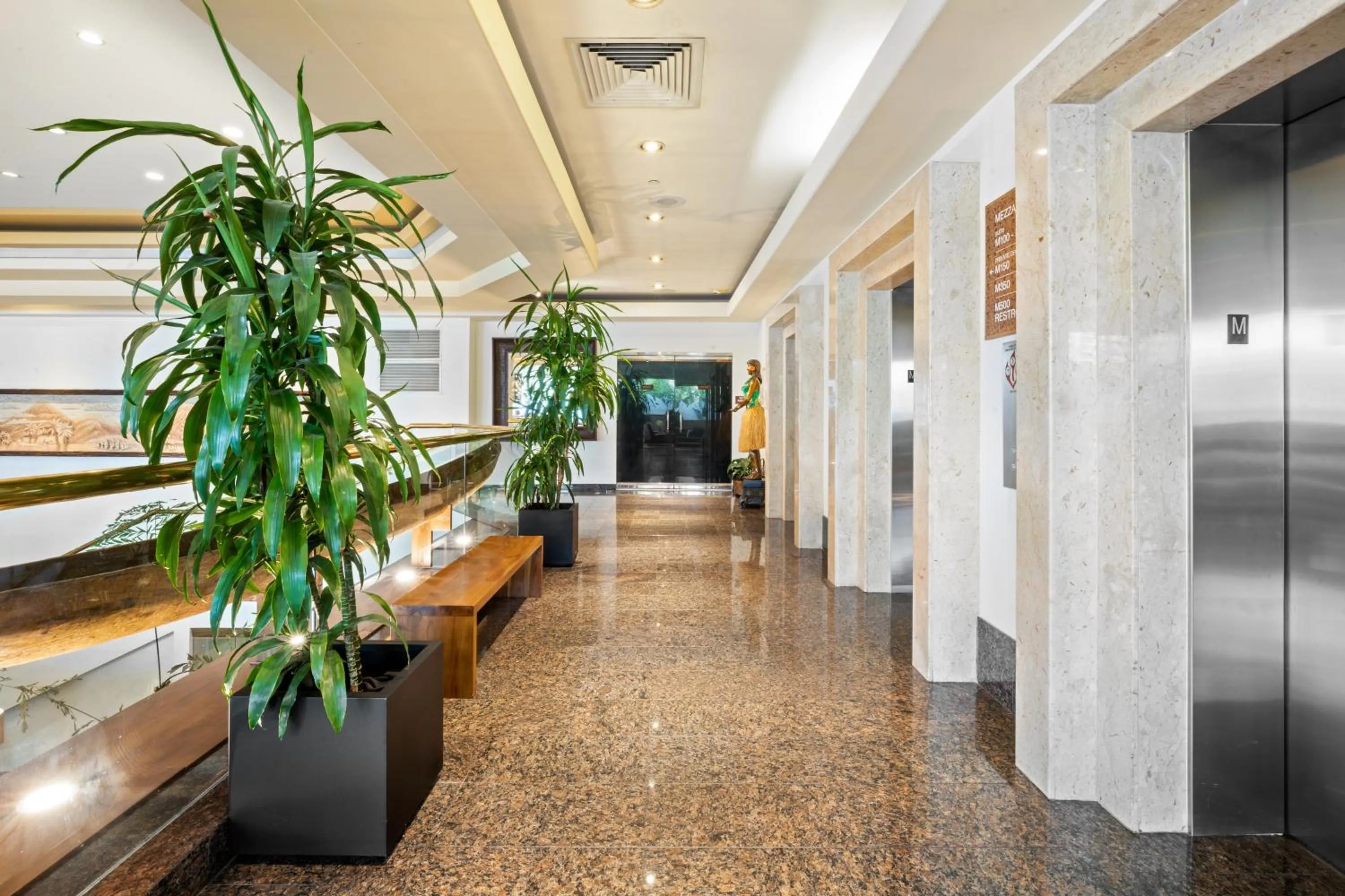 Lobby or reception in Luana Waikiki Hotel & Suites