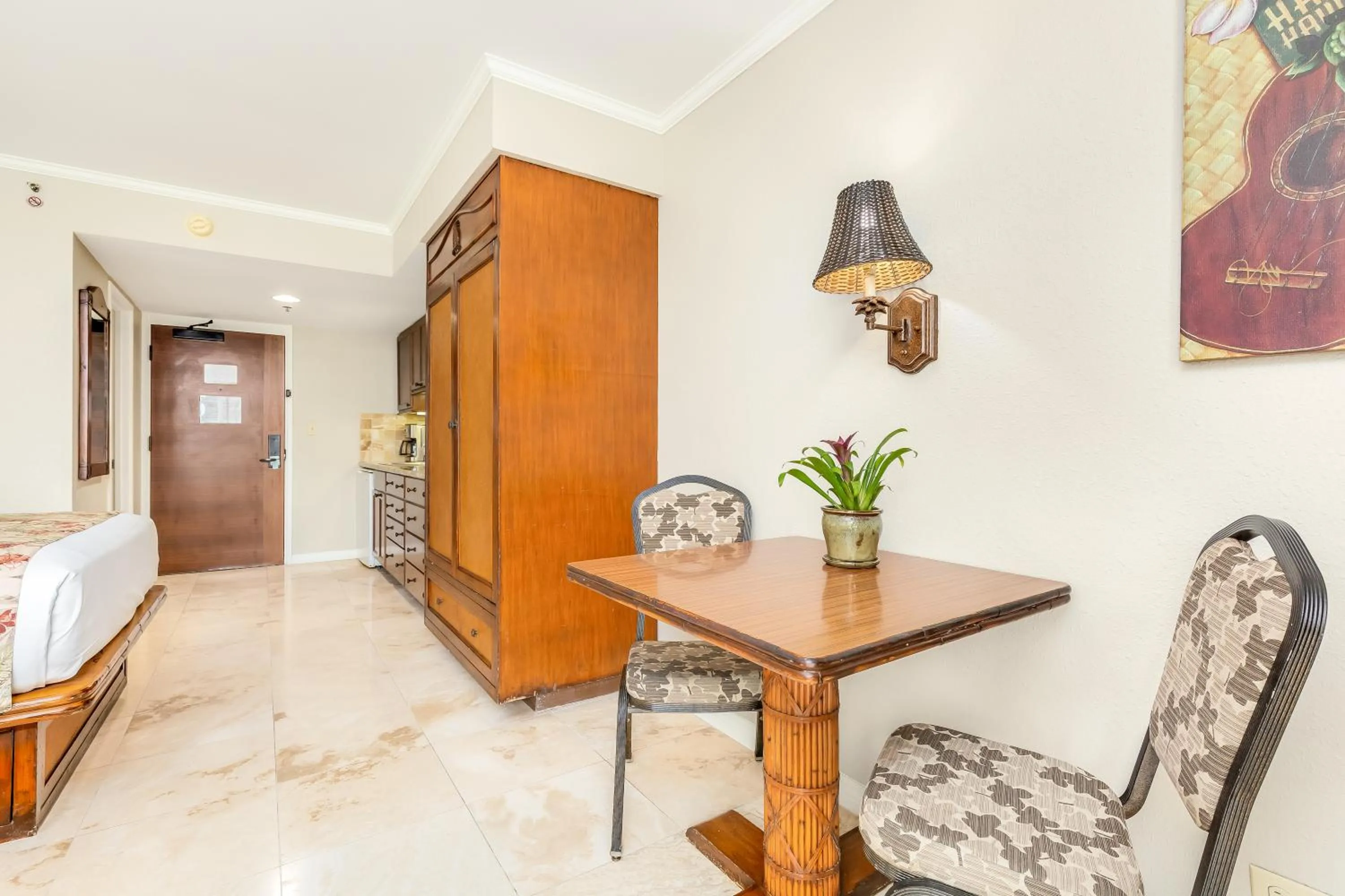 Bedroom, Bed in Luana Waikiki Hotel & Suites