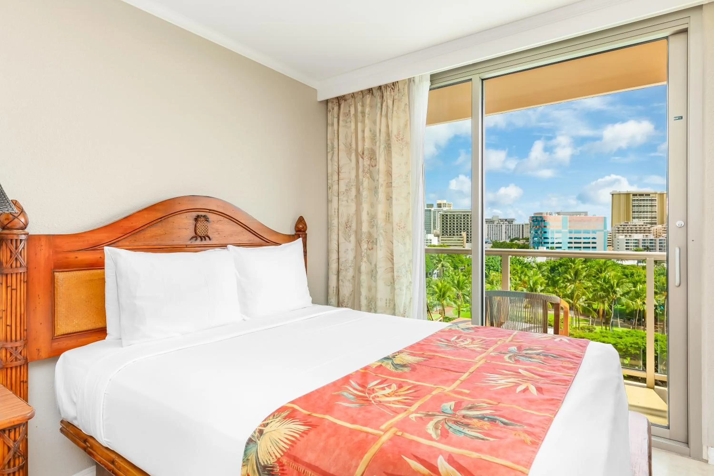 Bedroom, Bed in Luana Waikiki Hotel & Suites