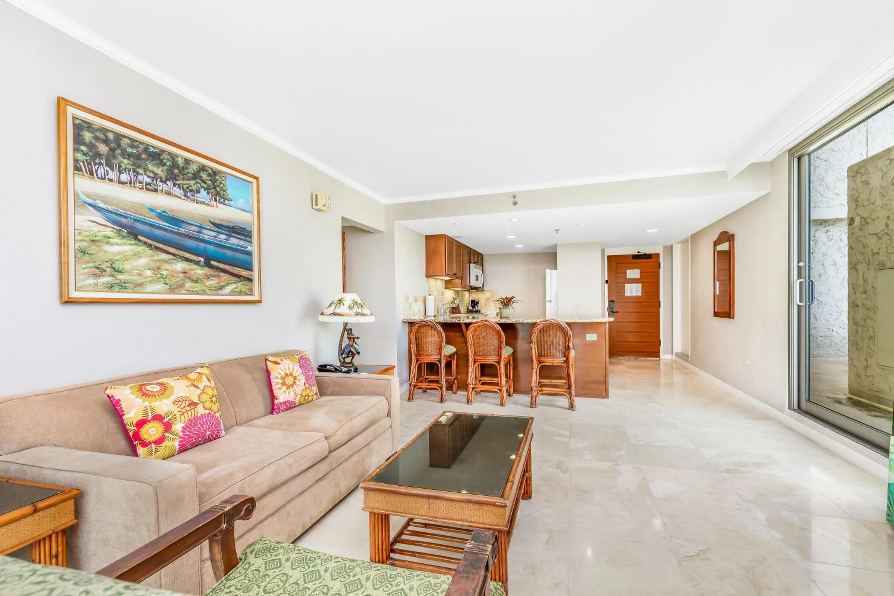 Living room in Luana Waikiki Hotel & Suites