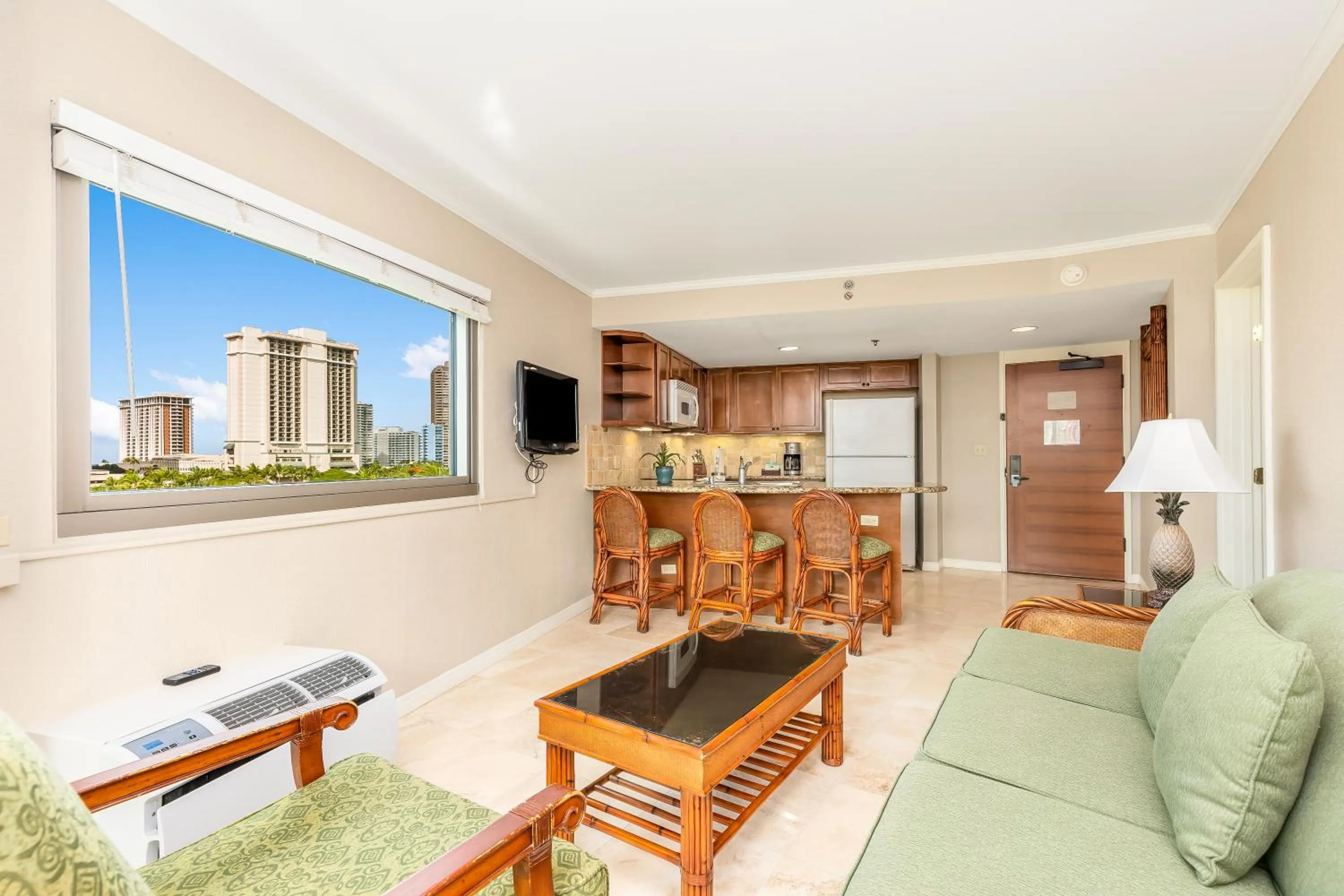 Living room in Luana Waikiki Hotel & Suites