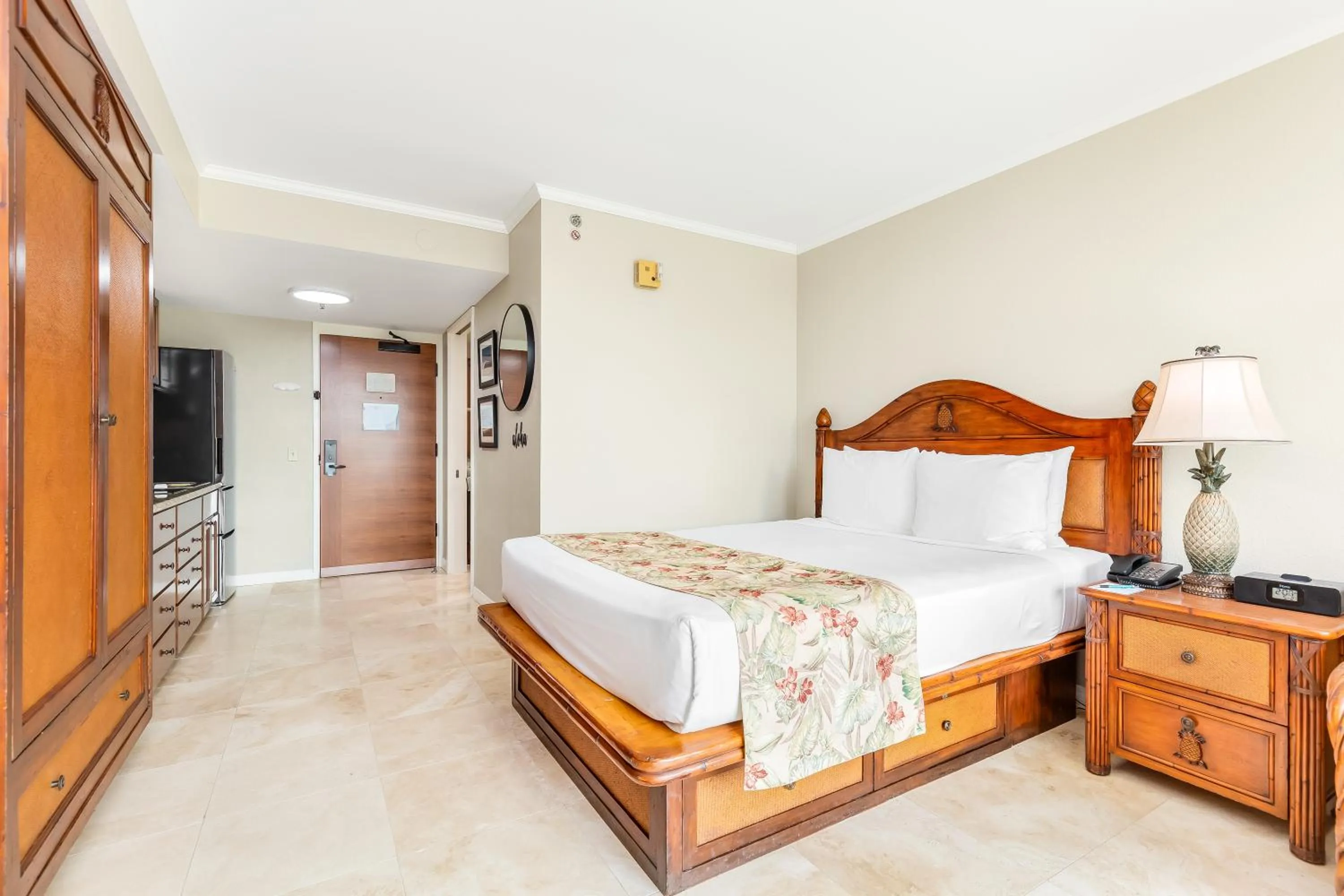 Bedroom, Bed in Luana Waikiki Hotel & Suites