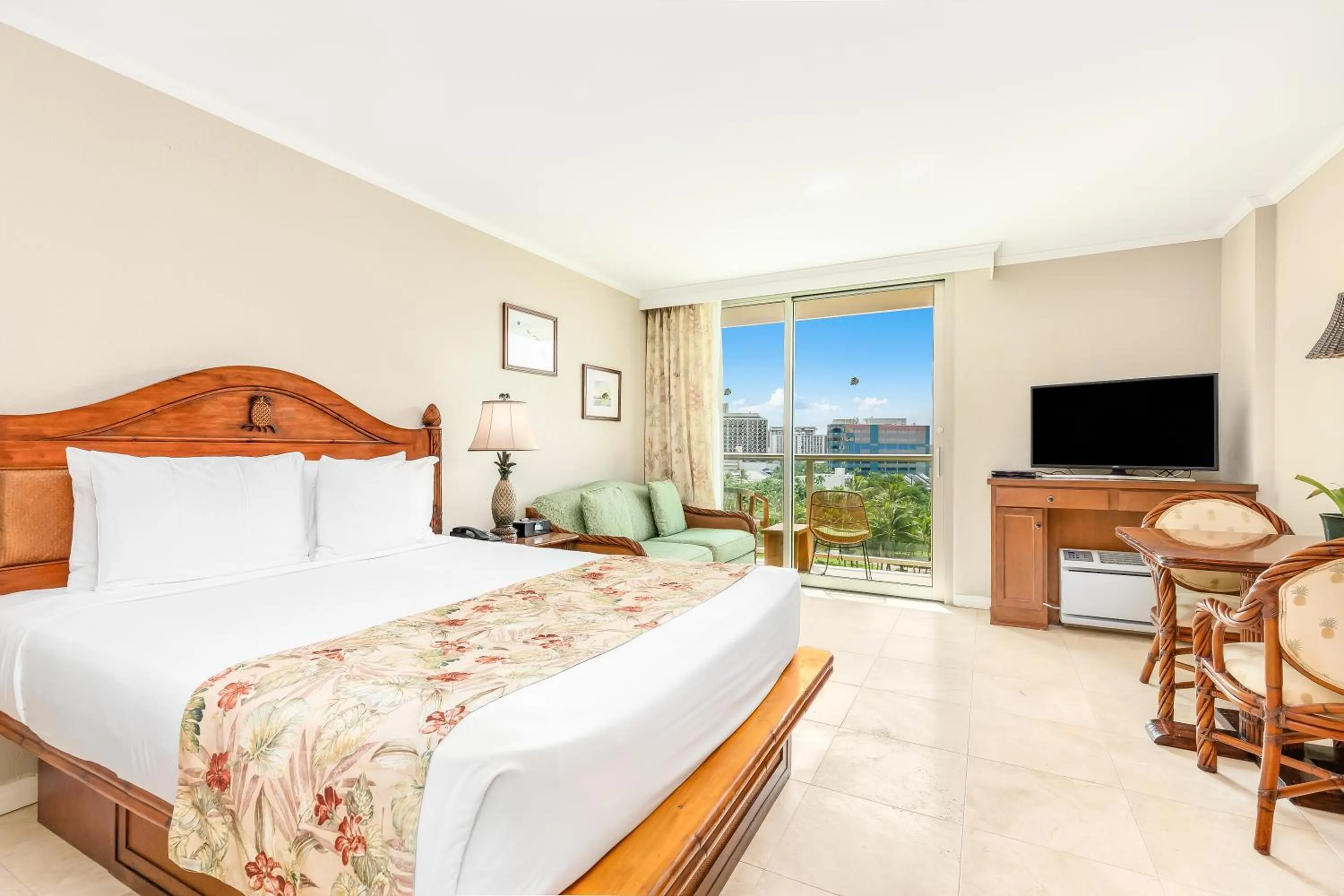 Bedroom, Bed in Luana Waikiki Hotel & Suites